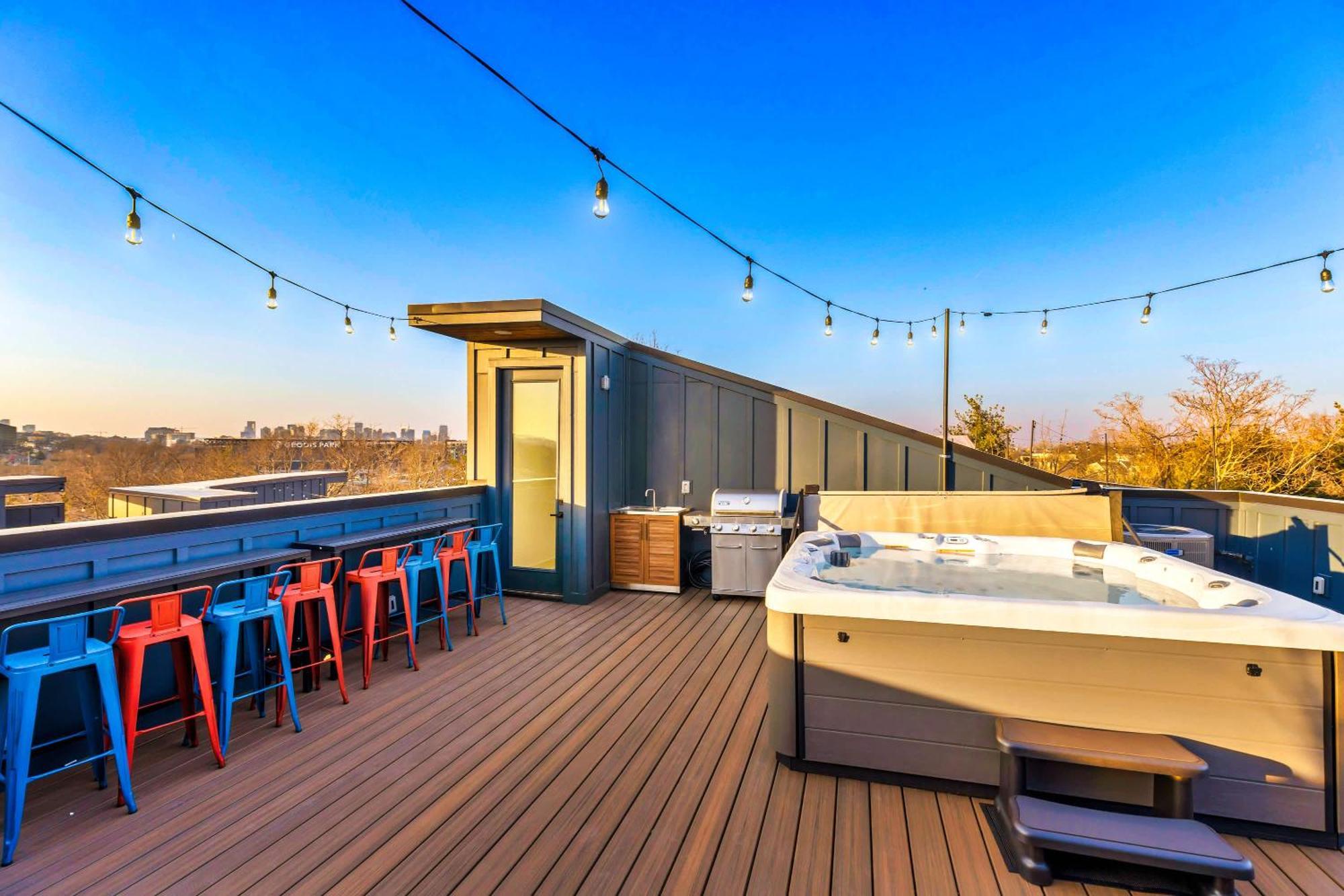 Holiday home Luxury Hot Tub & Rooftop Deck Downtown