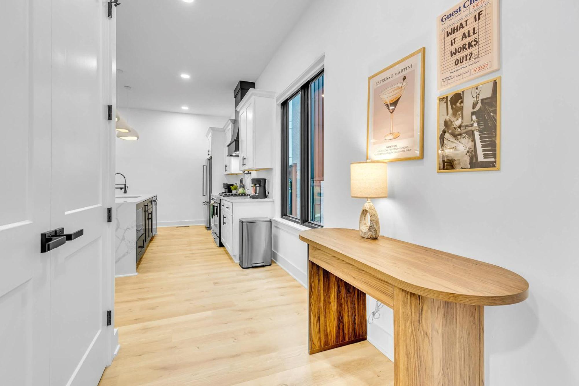 Luxury Hot Tub & Rooftop Deck Downtown * Nashville