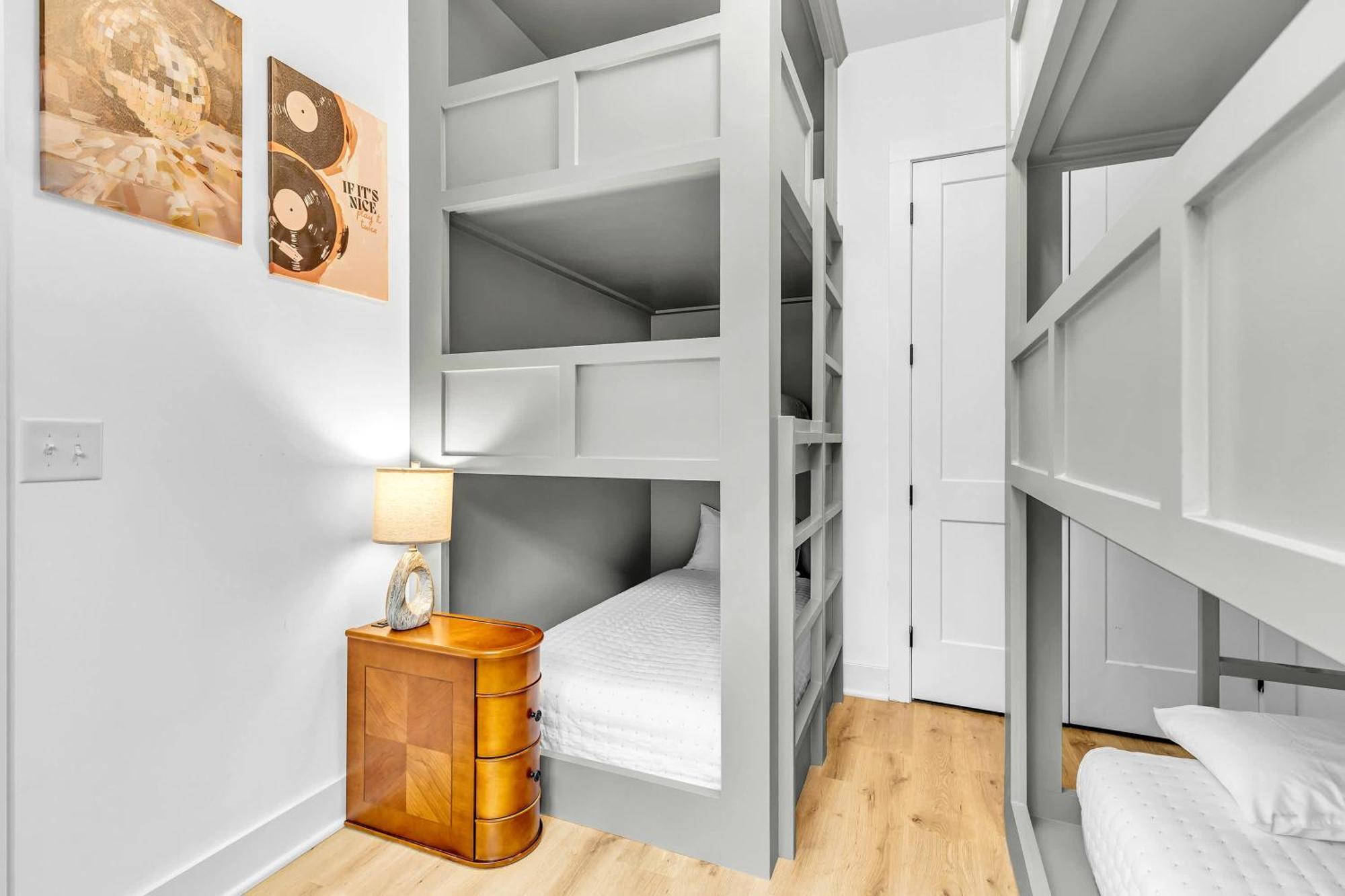 Luxury Hot Tub & Rooftop Deck Downtown Nashville