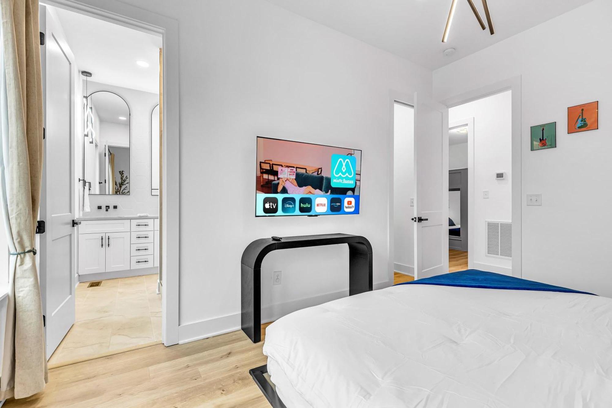 Holiday home Luxury Hot Tub & Rooftop Deck Downtown