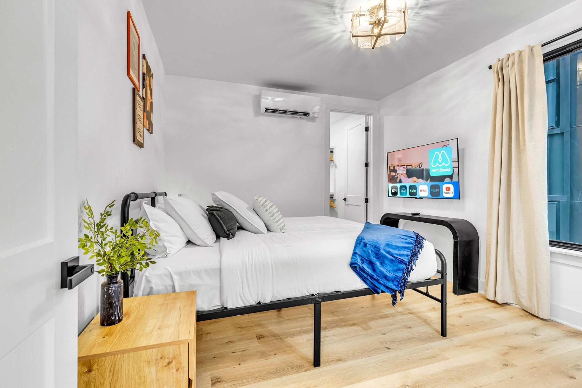 Holiday home Luxury Hot Tub & Rooftop Deck Downtown *