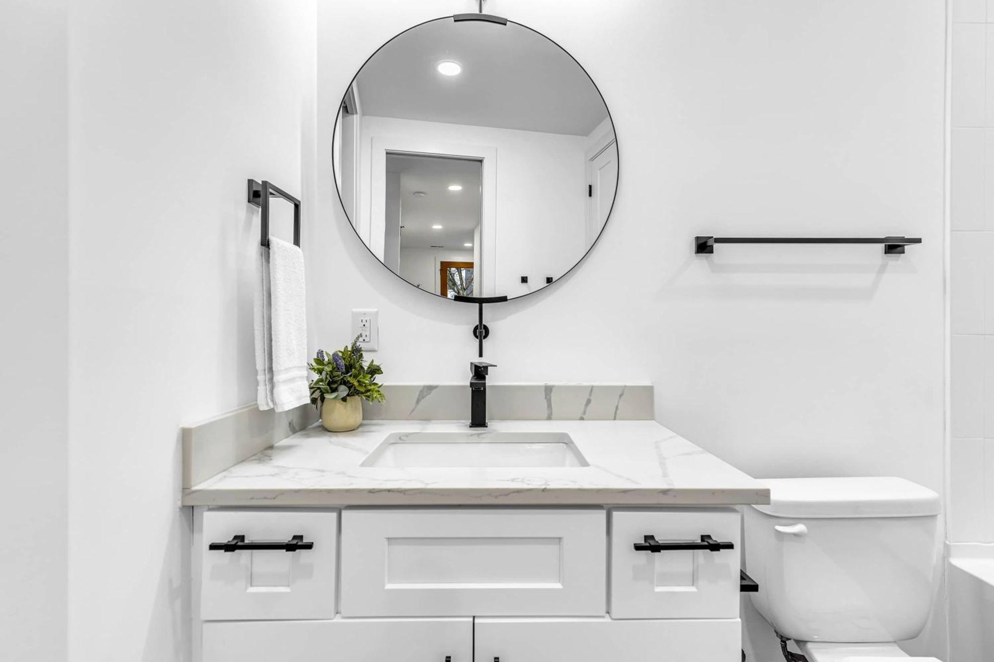 Luxury Hot Tub & Rooftop Deck Downtown Holiday home