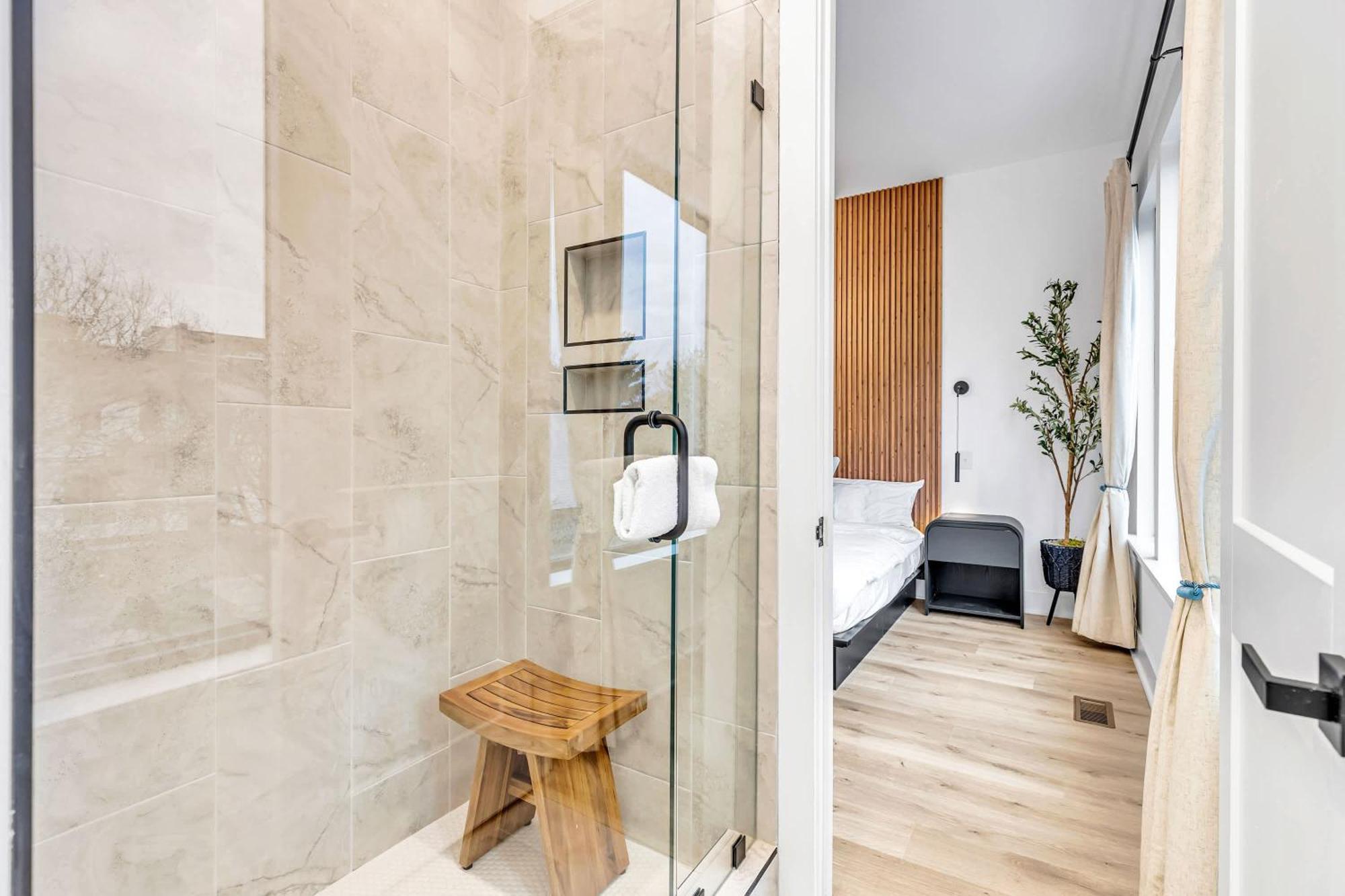 Luxury Hot Tub & Rooftop Deck Downtown Holiday home Nashville