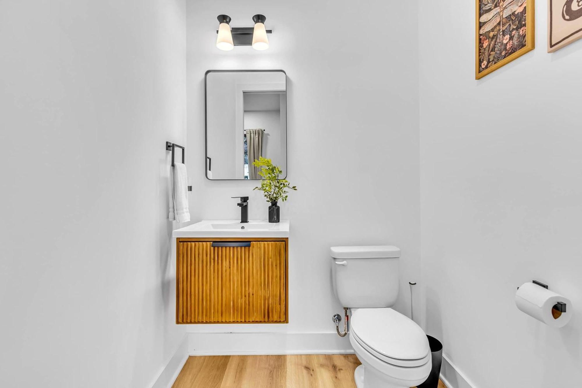 Luxury Hot Tub & Rooftop Deck Downtown Nashville