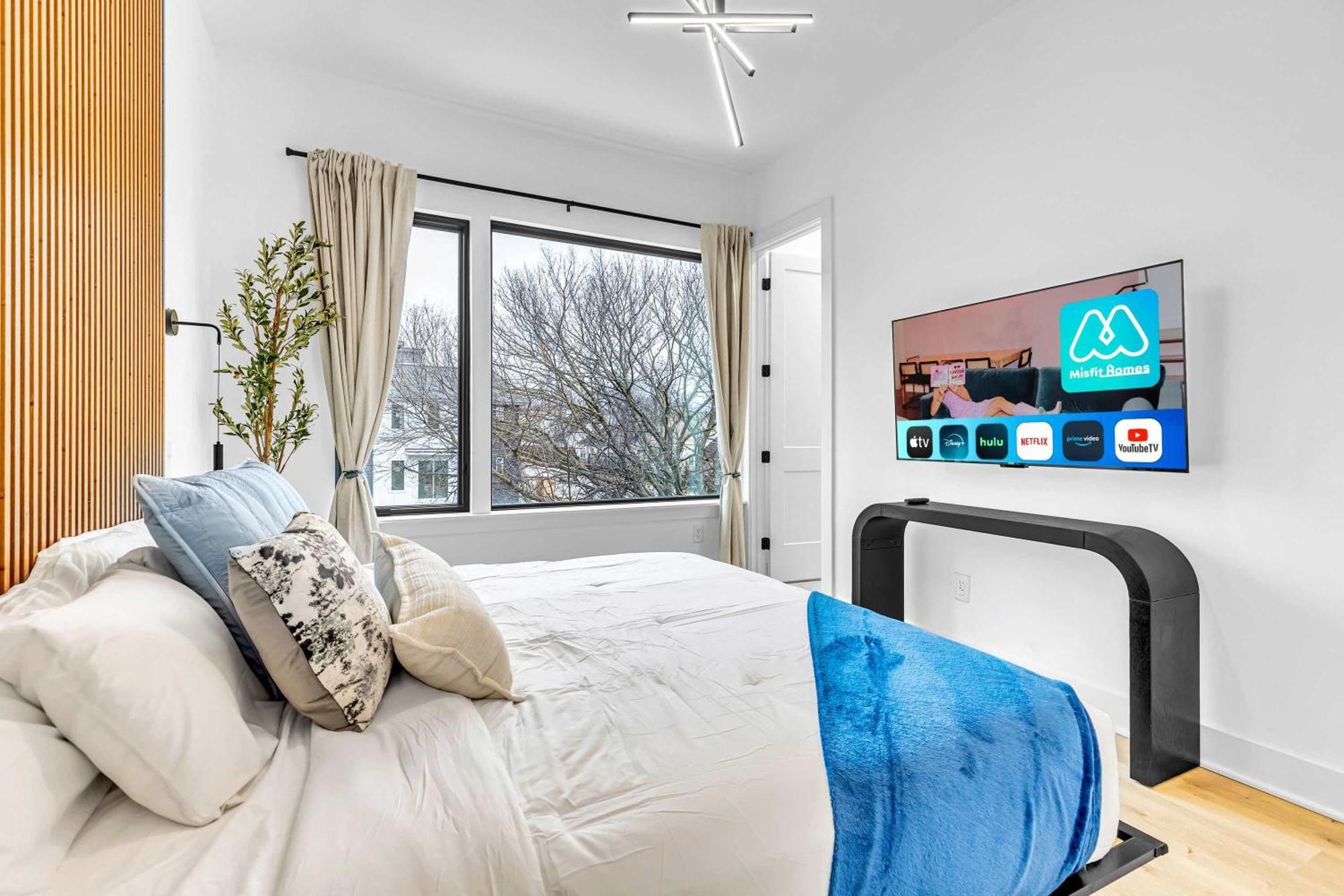 Holiday home Luxury Hot Tub & Rooftop Deck Downtown *