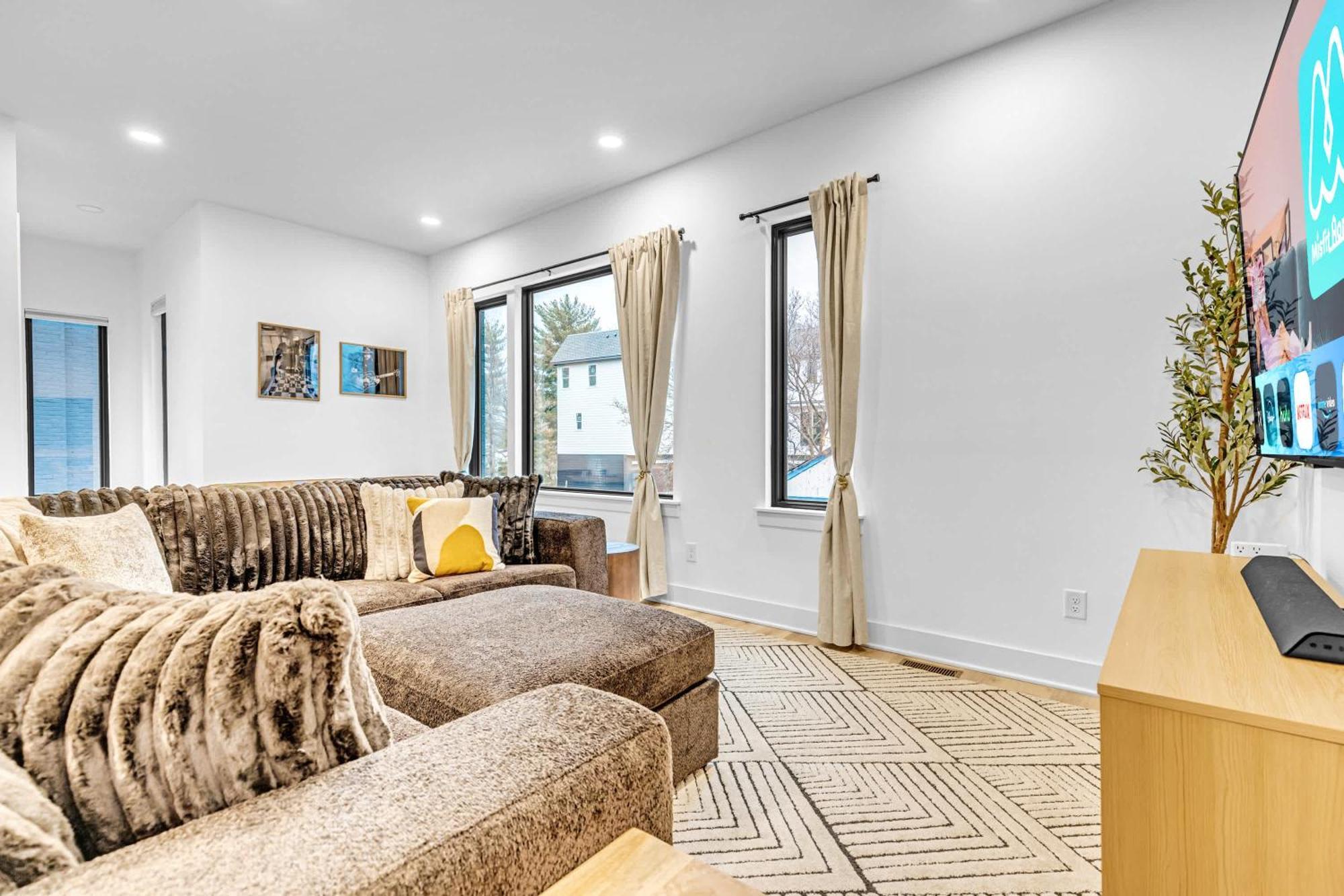 Luxury Hot Tub & Rooftop Deck Downtown Holiday home Nashville