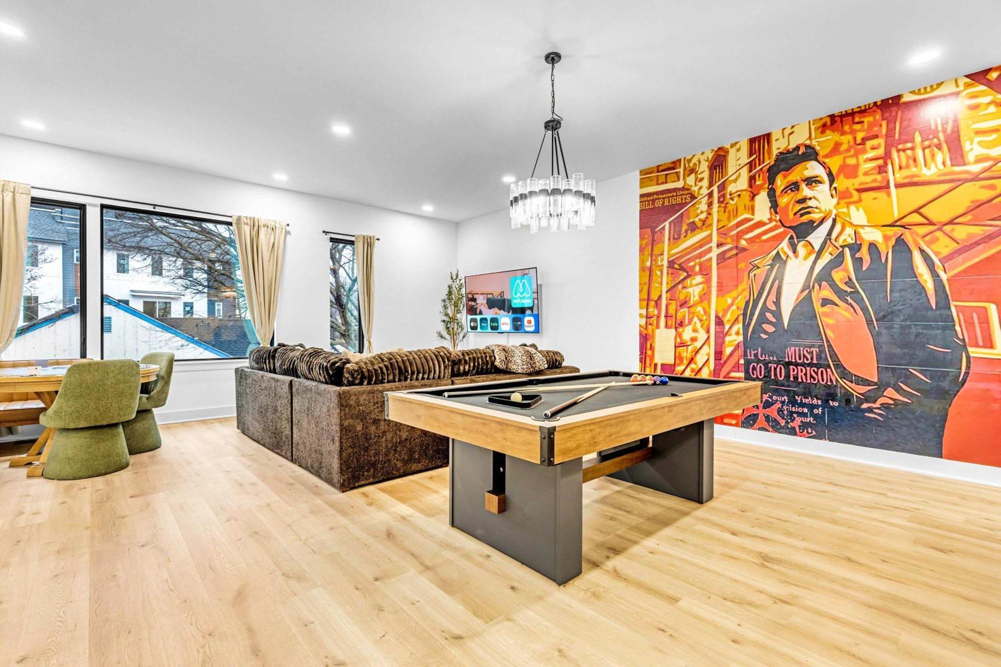 Luxury Hot Tub & Rooftop Deck Downtown *