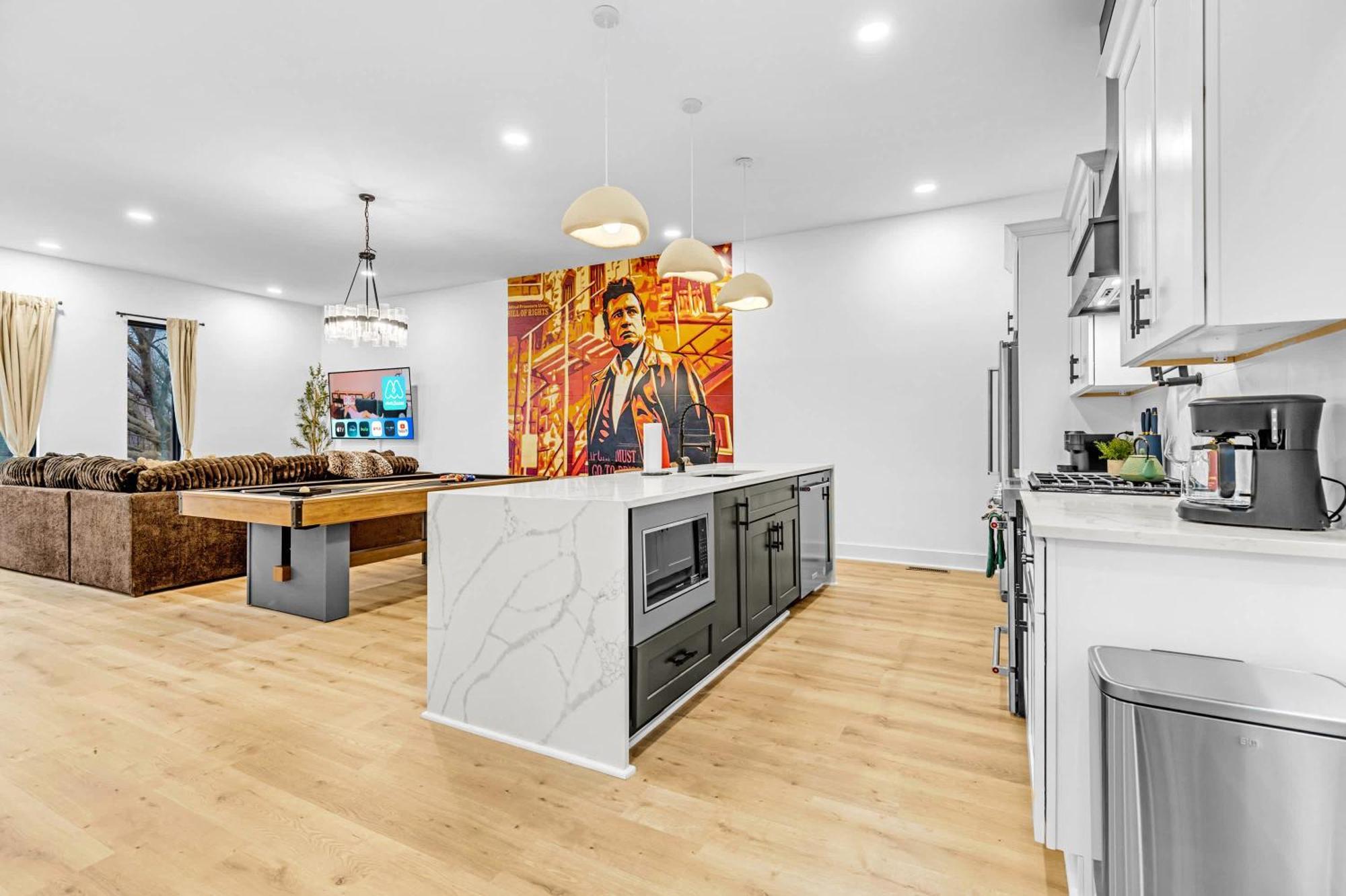 Luxury Hot Tub & Rooftop Deck Downtown Nashville