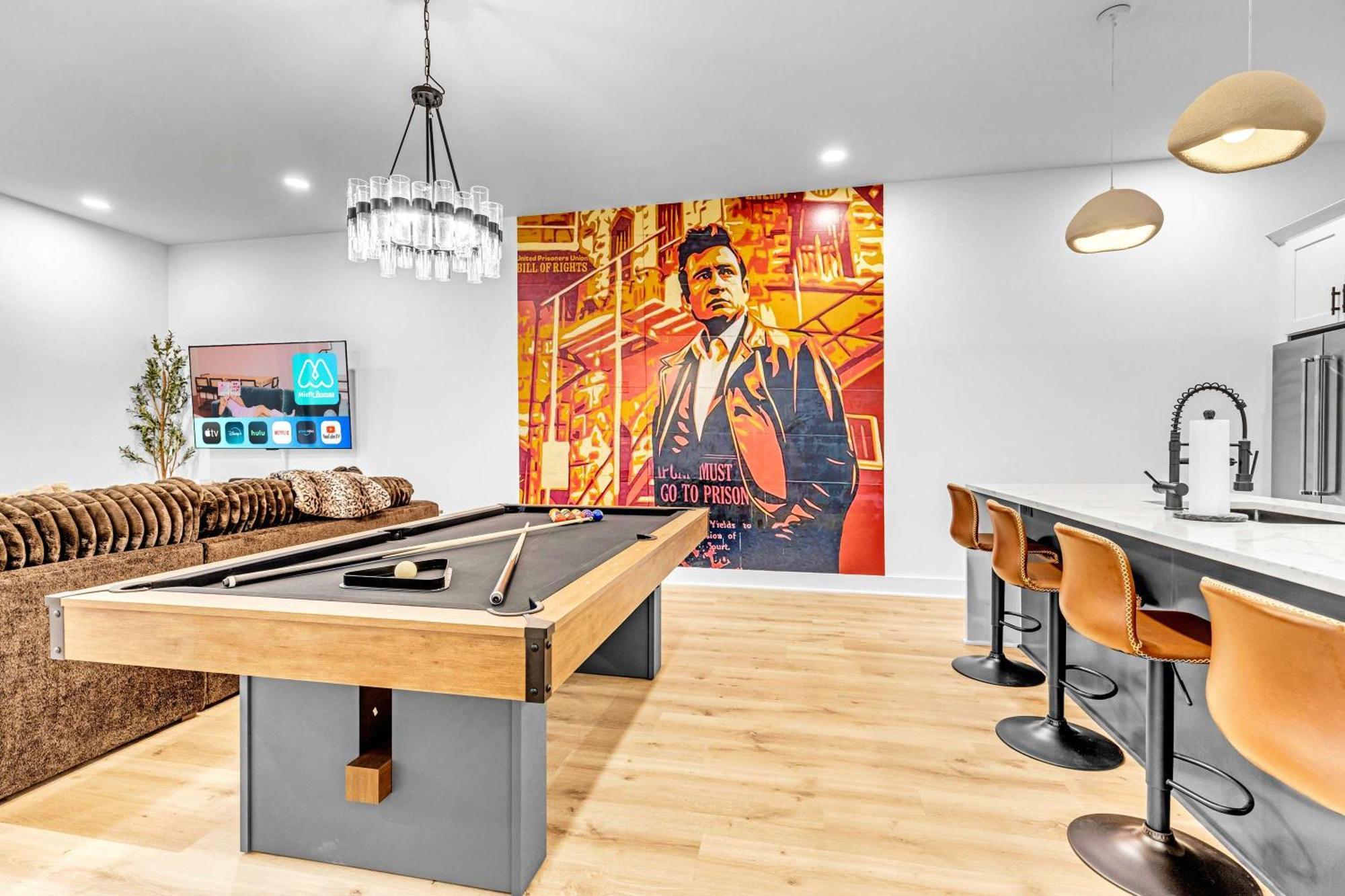 Luxury Hot Tub & Rooftop Deck Downtown Nashville