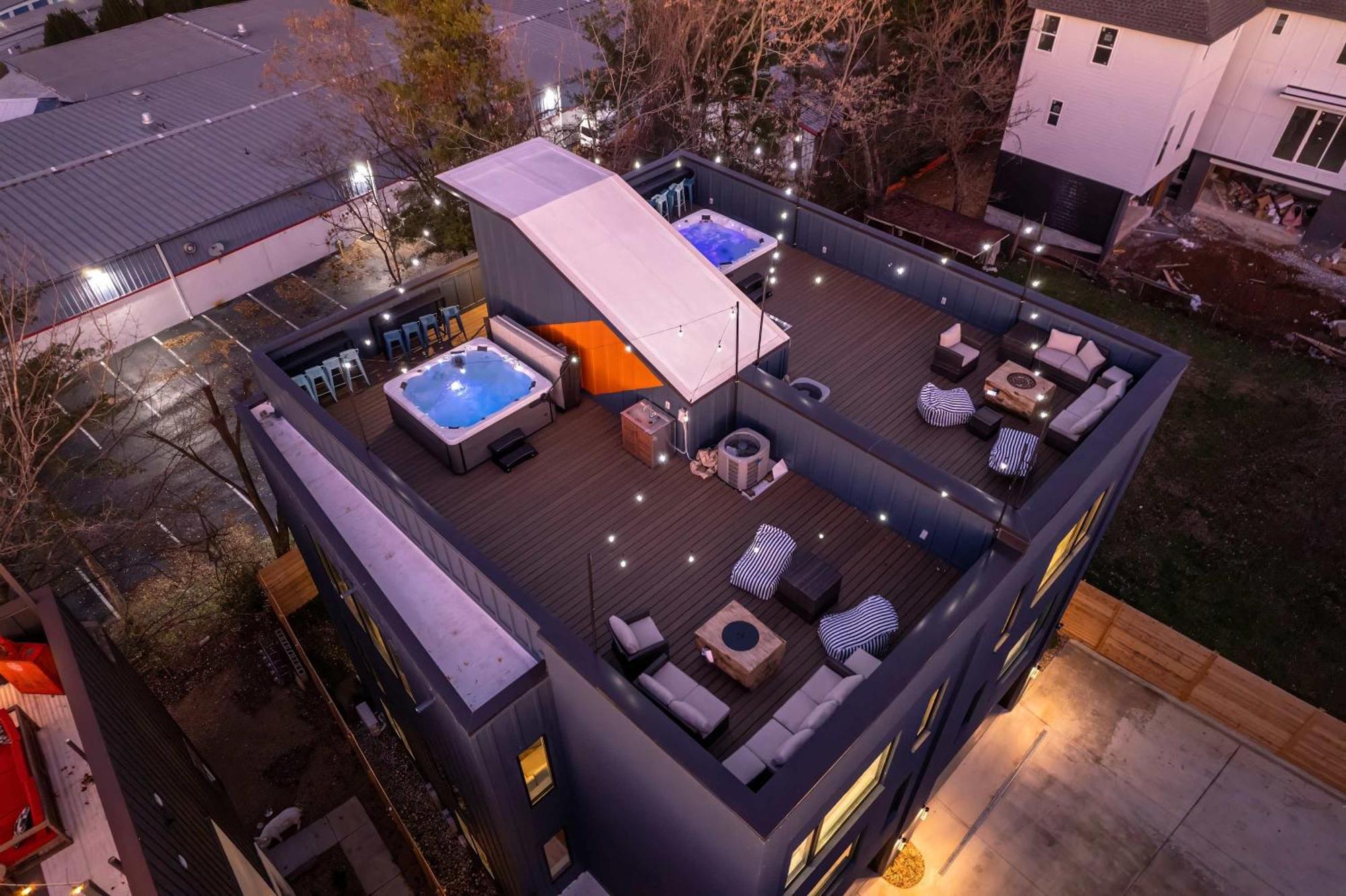 Twin Homes Rooftop Deck Hot Tub Outdoor Kitchen *
