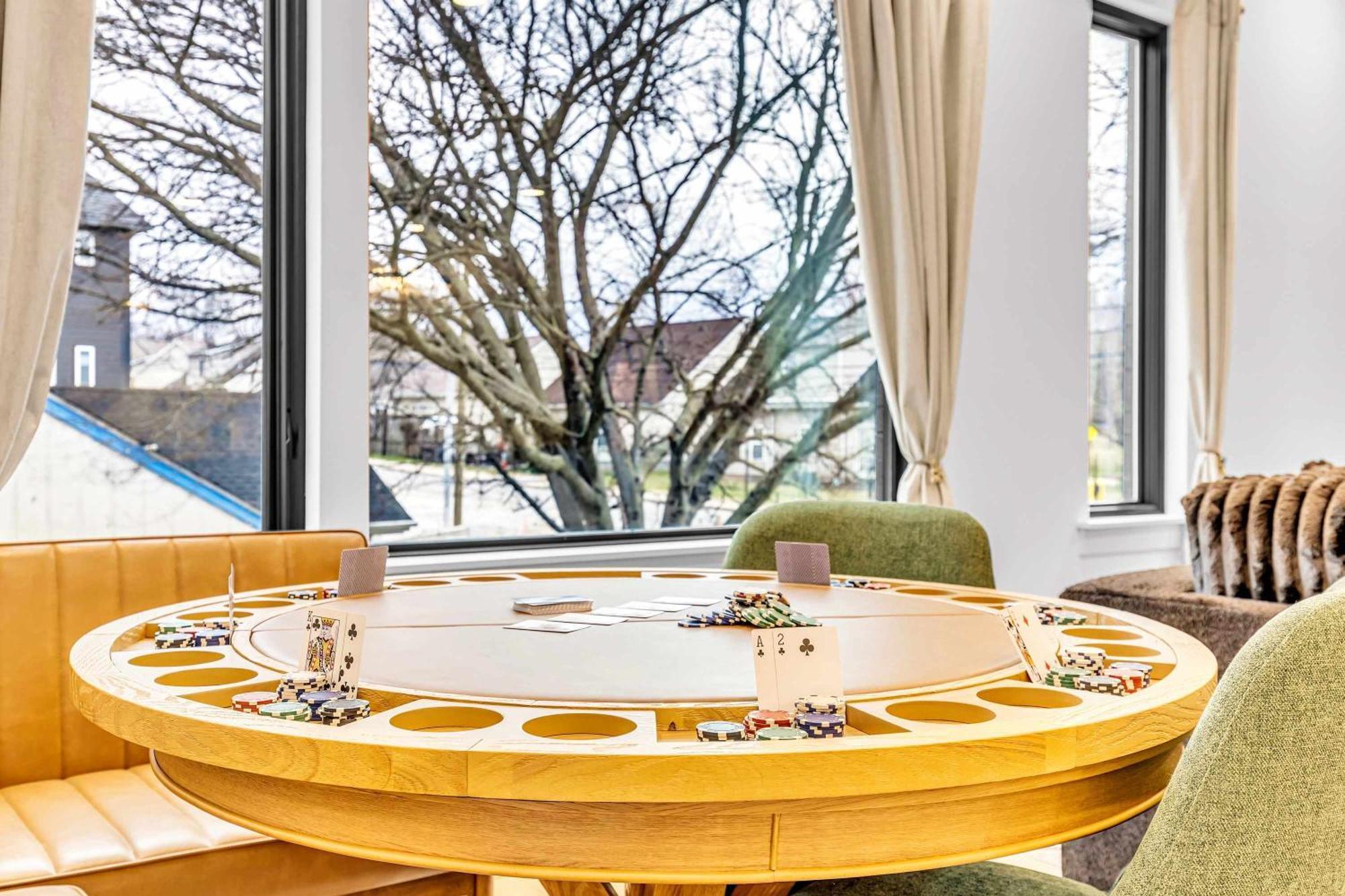 Holiday home Luxury Hot Tub & Rooftop Deck Downtown *