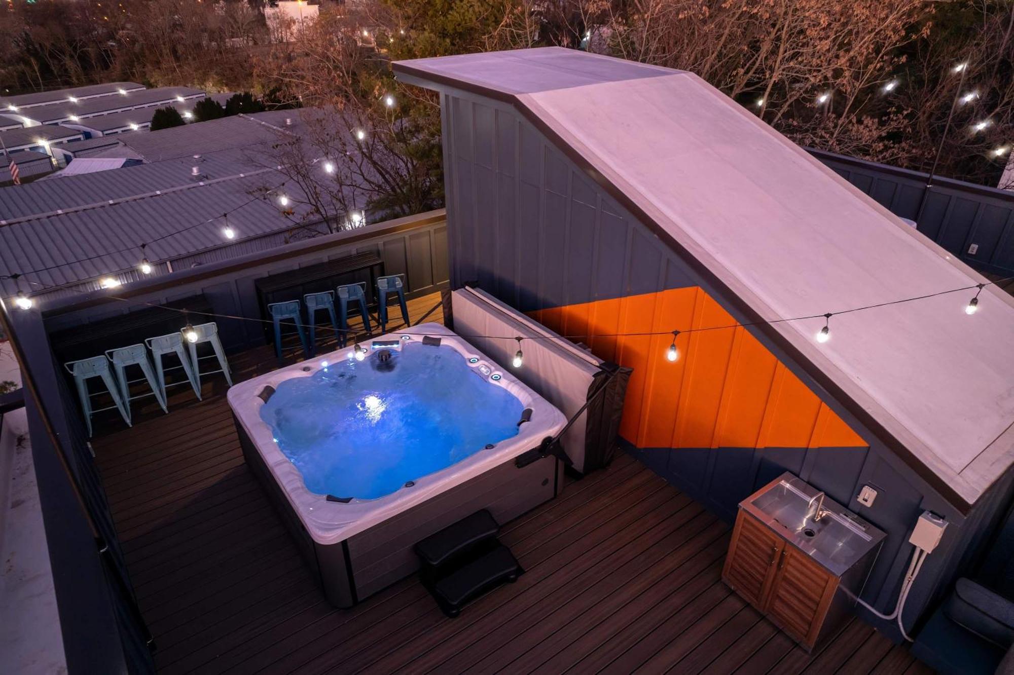 Twin Homes Rooftop Deck Hot Tub Outdoor Kitchen *