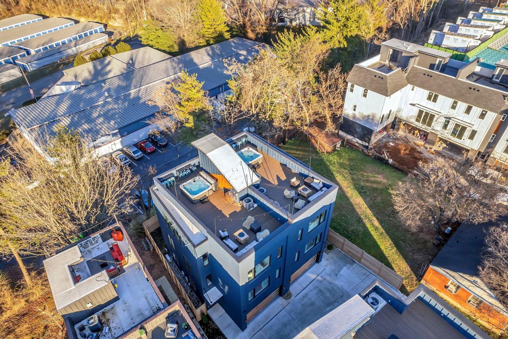 Twin Homes Rooftop Deck Hot Tub Outdoor Kitchen Nashville