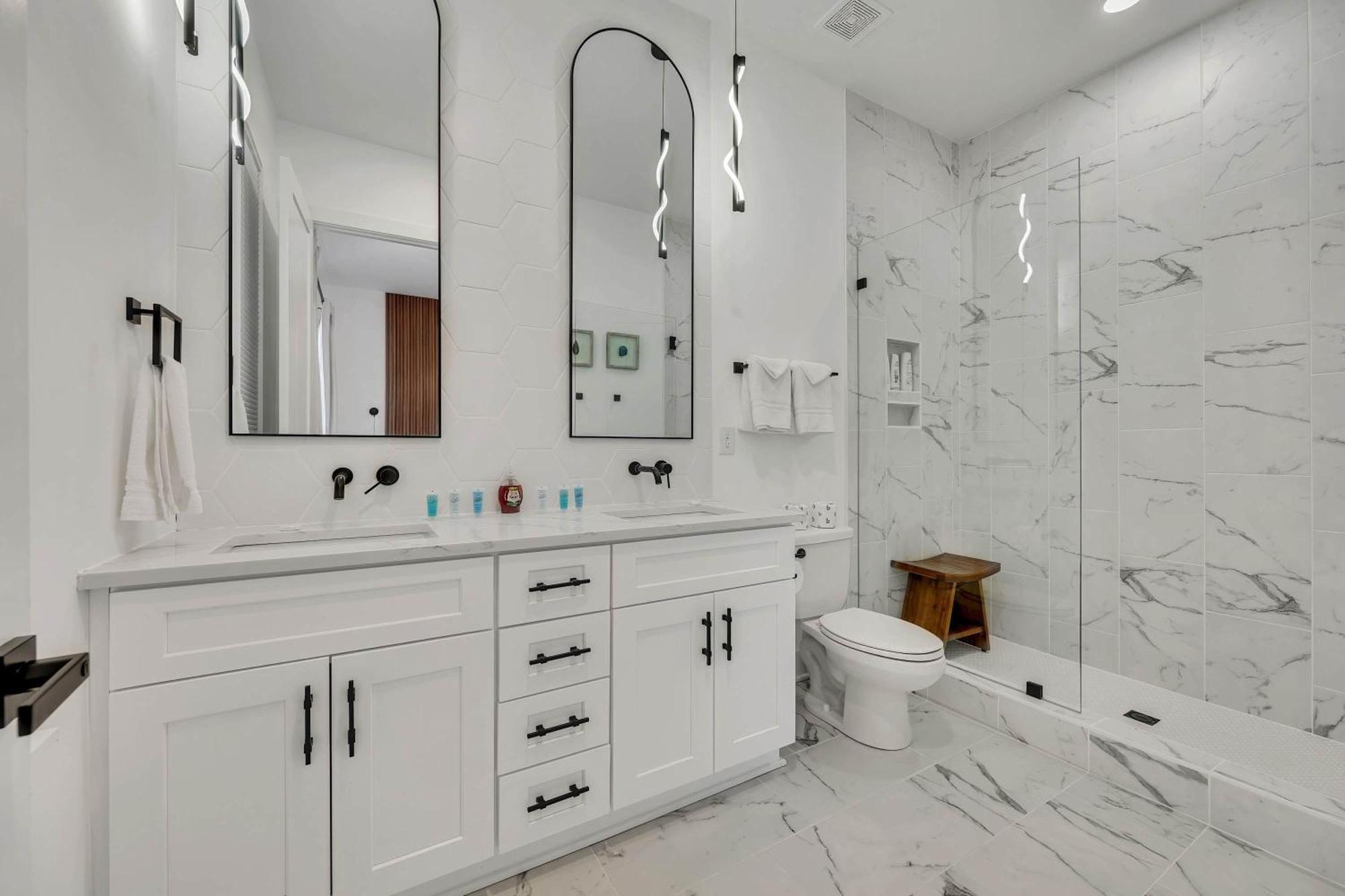 Twin Homes Rooftop Deck Hot Tub Outdoor Kitchen