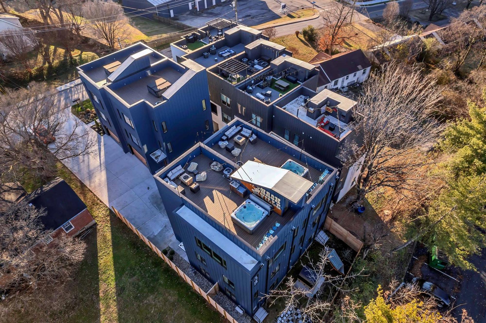 Twin Homes Rooftop Deck Hot Tub Outdoor Kitchen