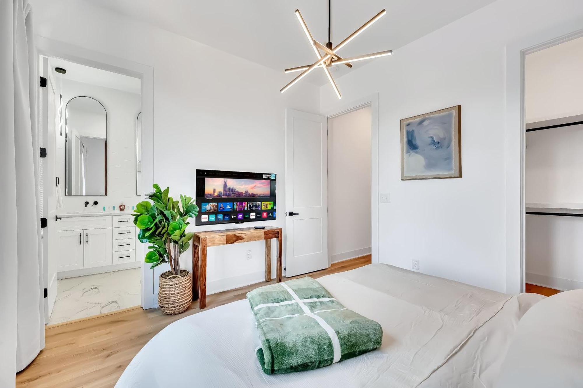 Twin Homes Rooftop Deck Hot Tub Outdoor Kitchen Holiday home