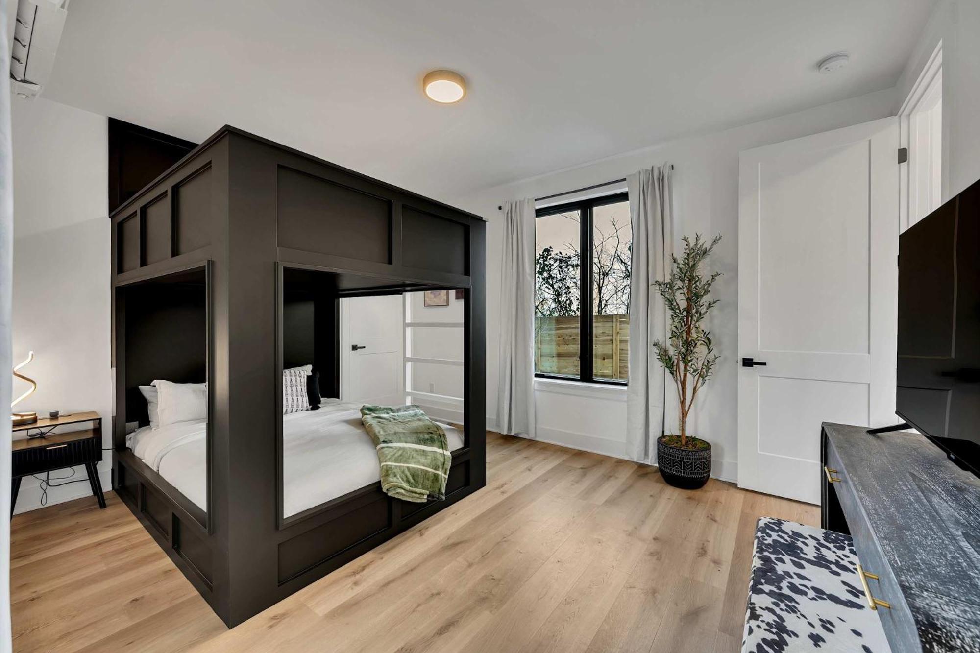 Holiday home Twin Homes Rooftop Deck Hot Tub Outdoor Kitchen