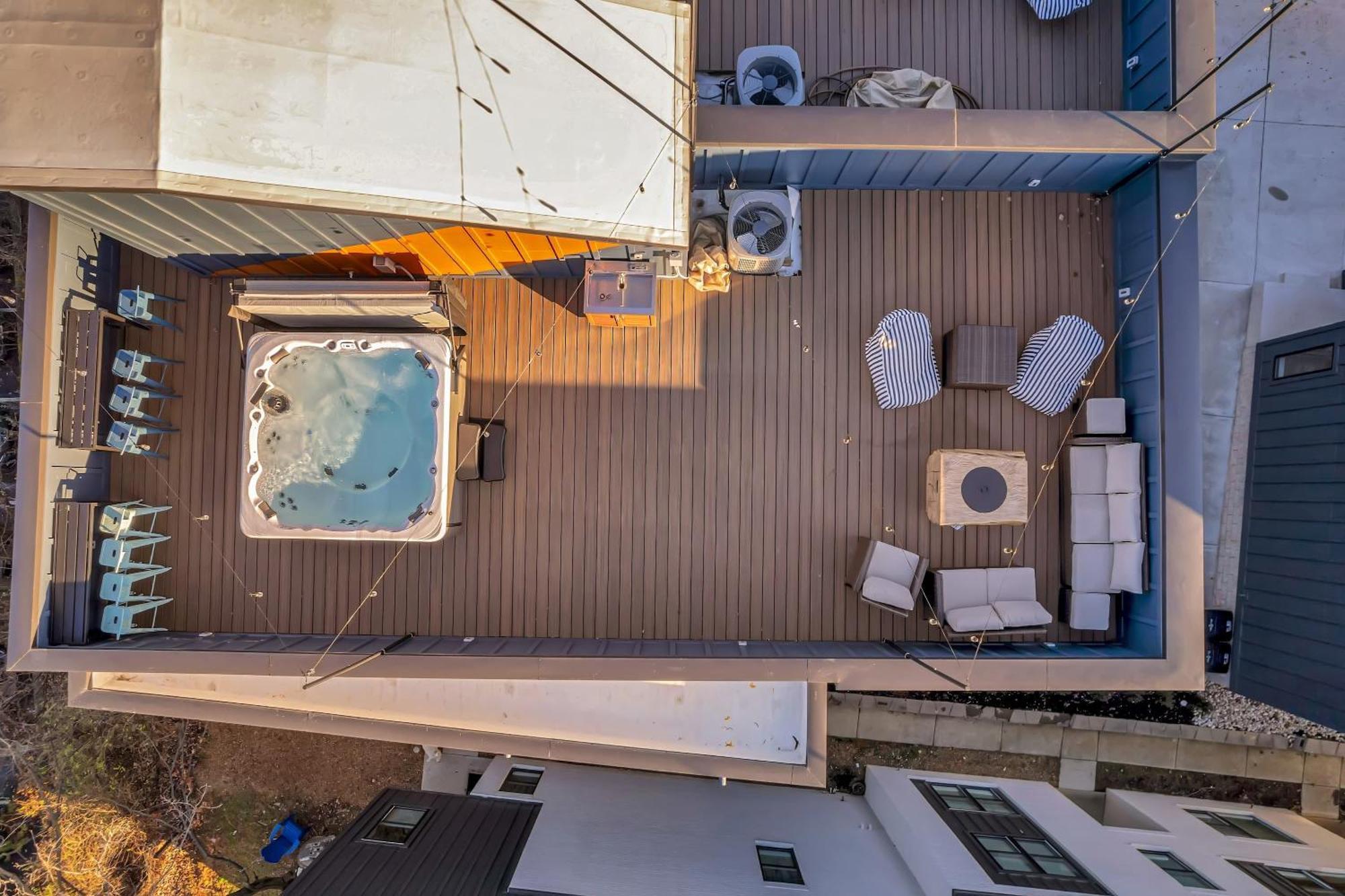 Twin Homes Rooftop Deck Hot Tub Outdoor Kitchen *