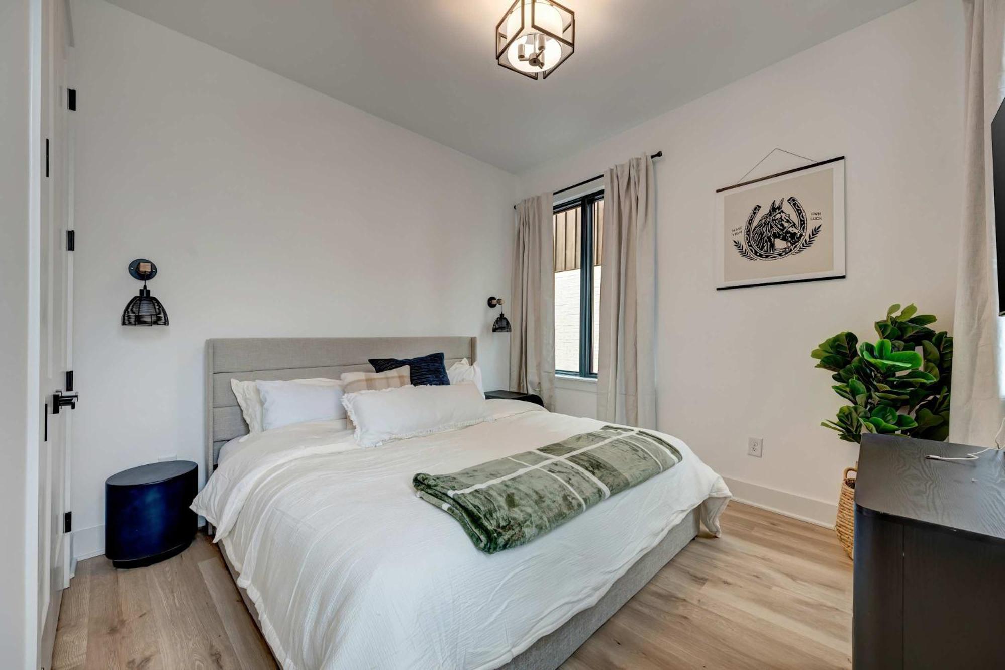 Twin Homes Rooftop Deck Hot Tub Outdoor Kitchen