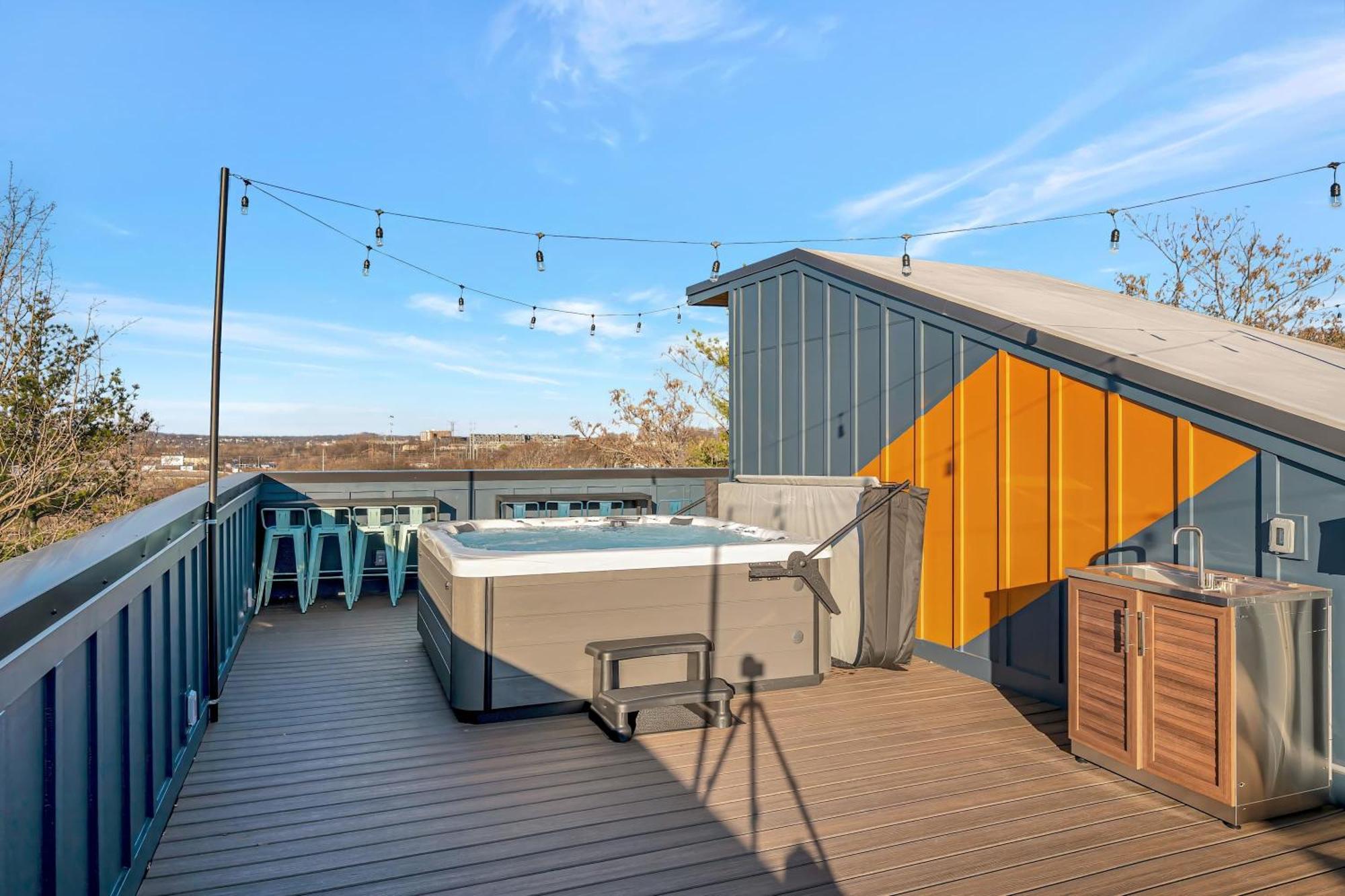 Twin Homes Rooftop Deck Hot Tub Outdoor Kitchen