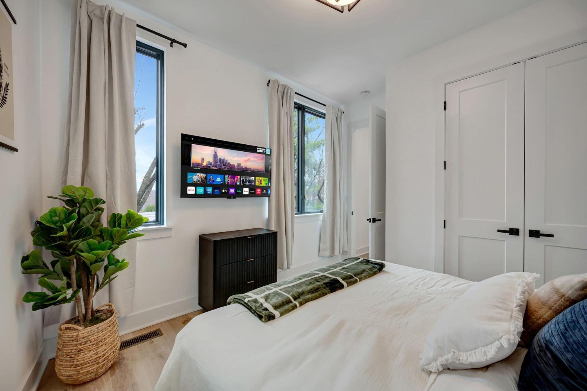 Twin Homes Rooftop Deck Hot Tub Outdoor Kitchen Holiday home