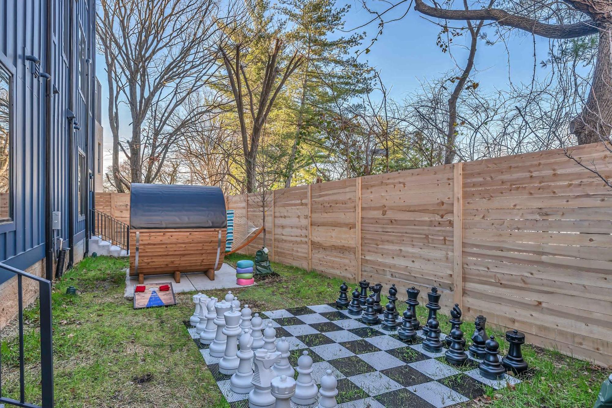 Twin Homes Rooftop Deck Hot Tub Outdoor Kitchen Holiday home *