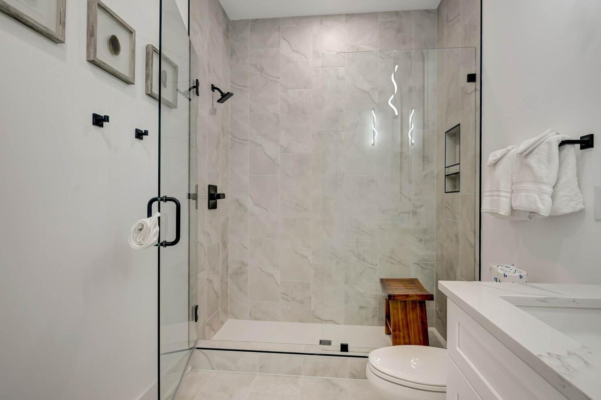 Holiday home Twin Homes Rooftop Deck Hot Tub Outdoor Kitchen *