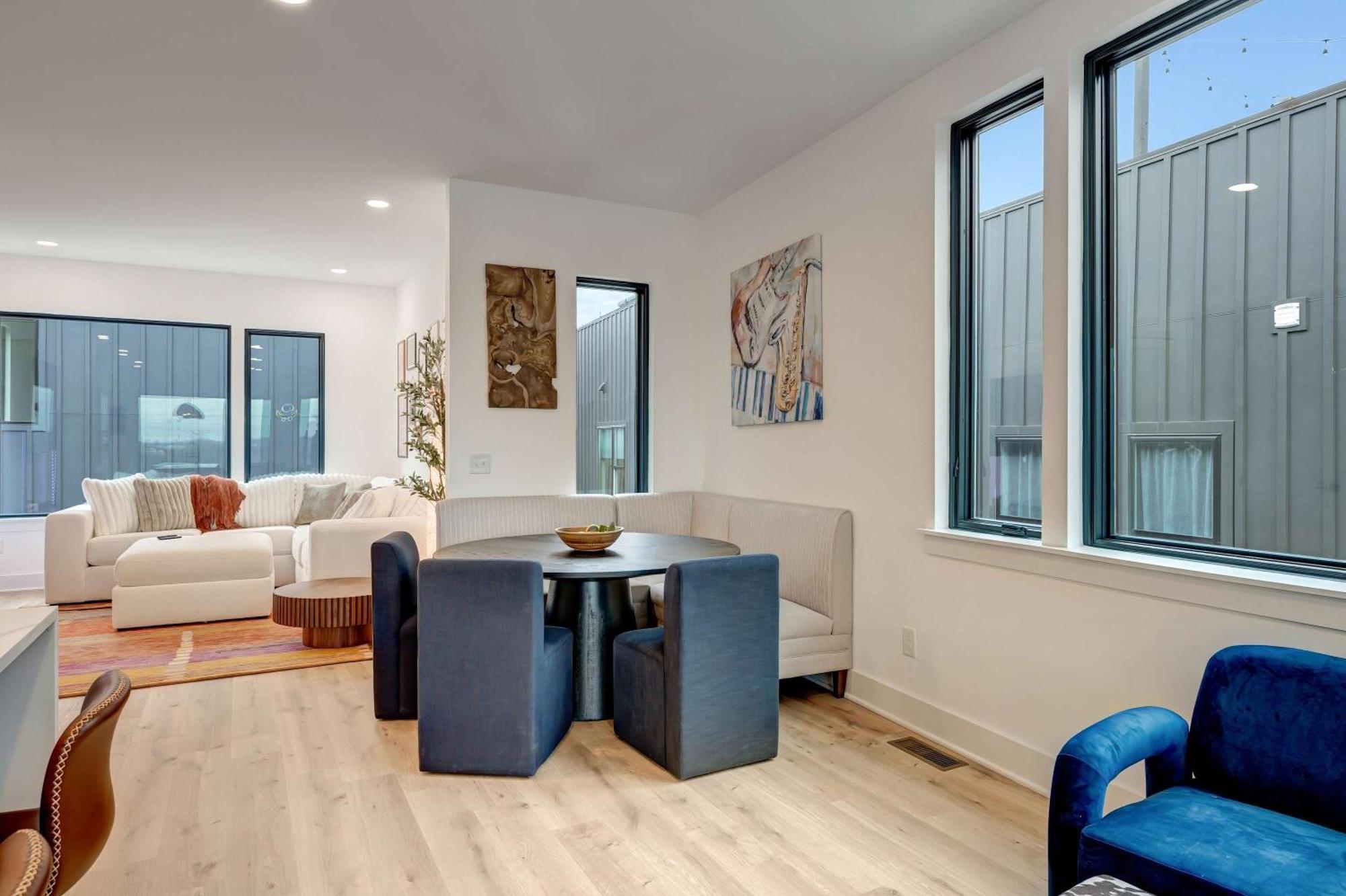 Twin Homes Rooftop Deck Hot Tub Outdoor Kitchen Holiday home Nashville