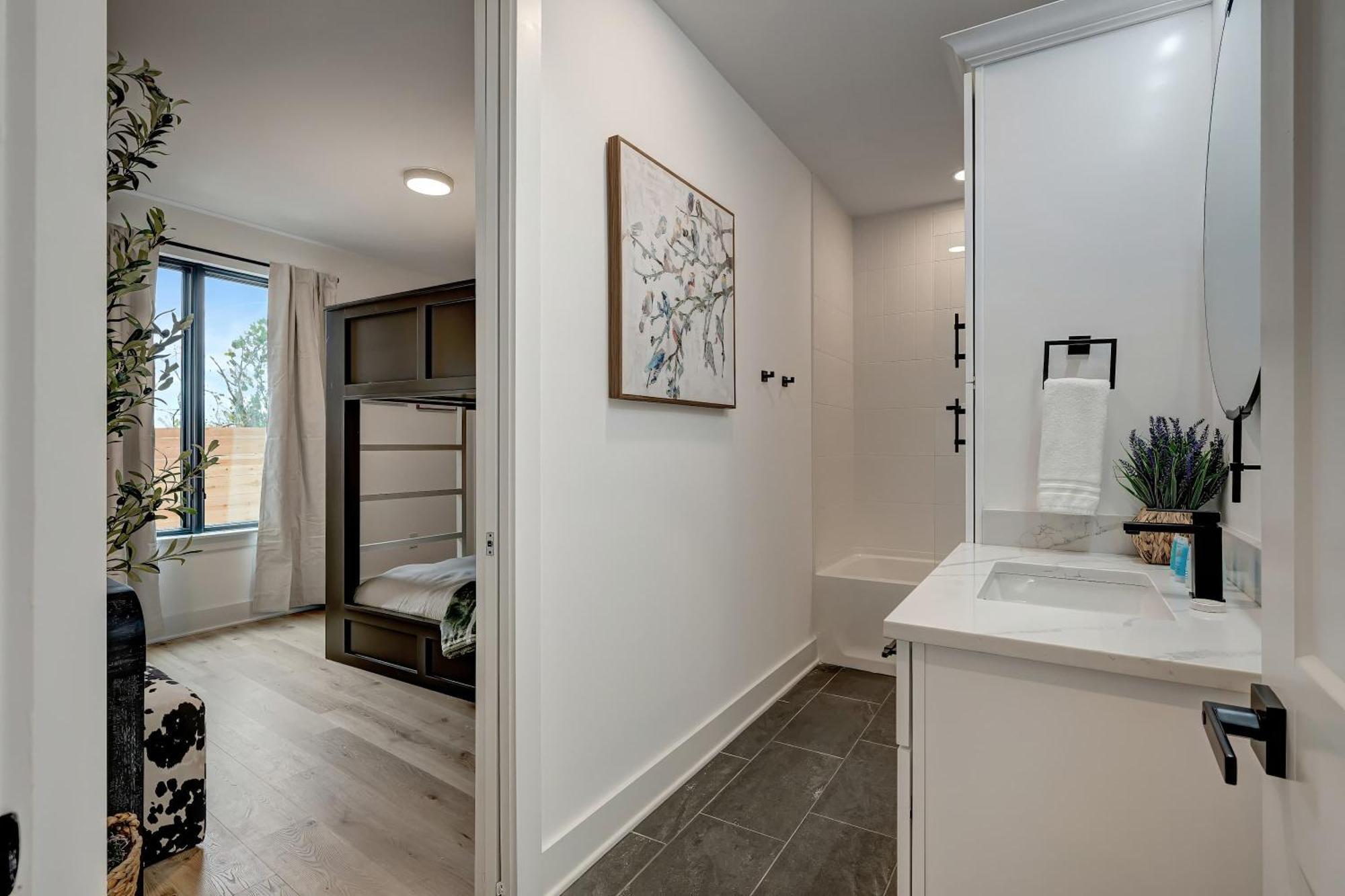 Twin Homes Rooftop Deck Hot Tub Outdoor Kitchen Nashville