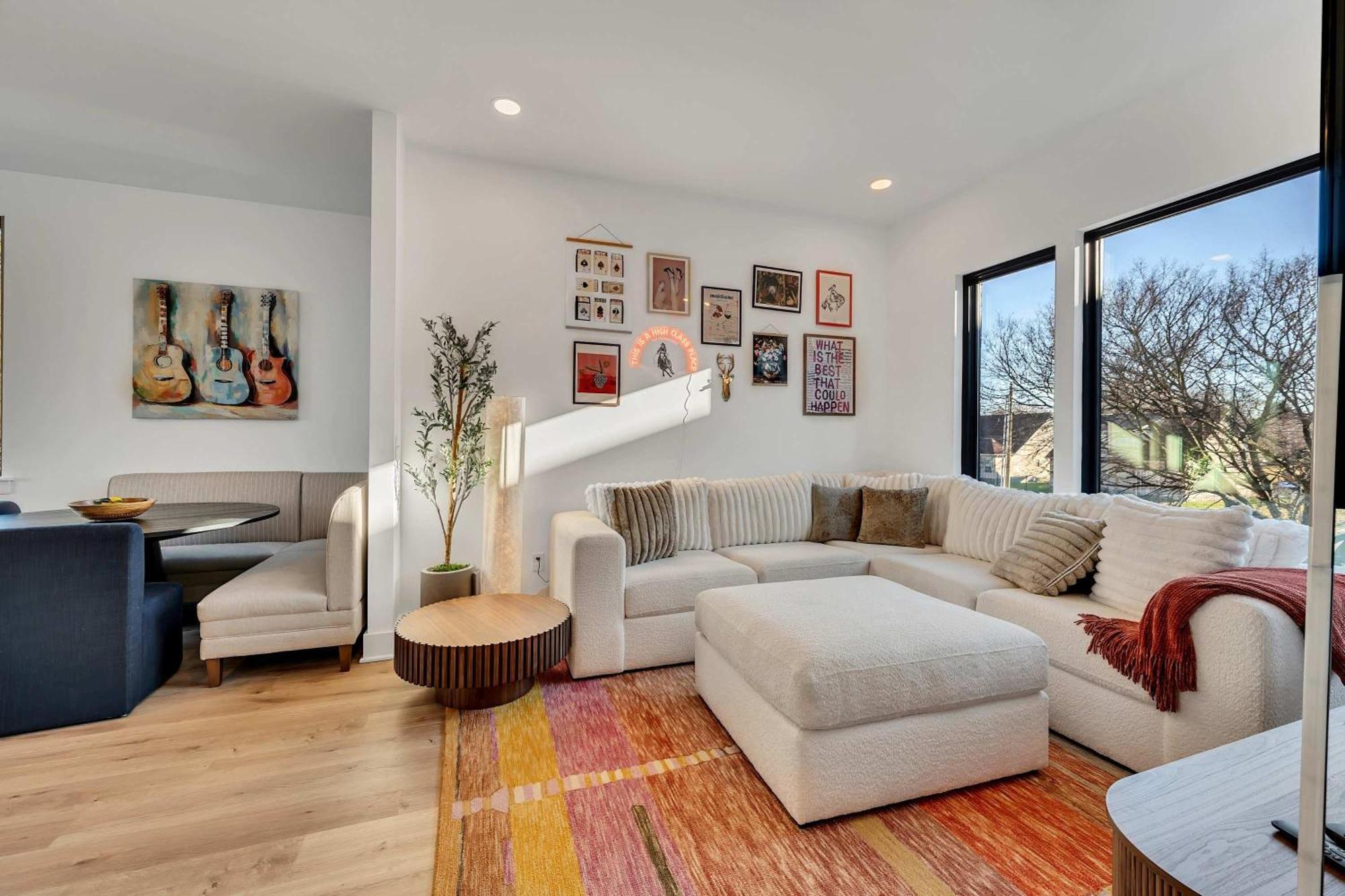 Rooftop Deck Hot Tub Game Downtown Holiday home *