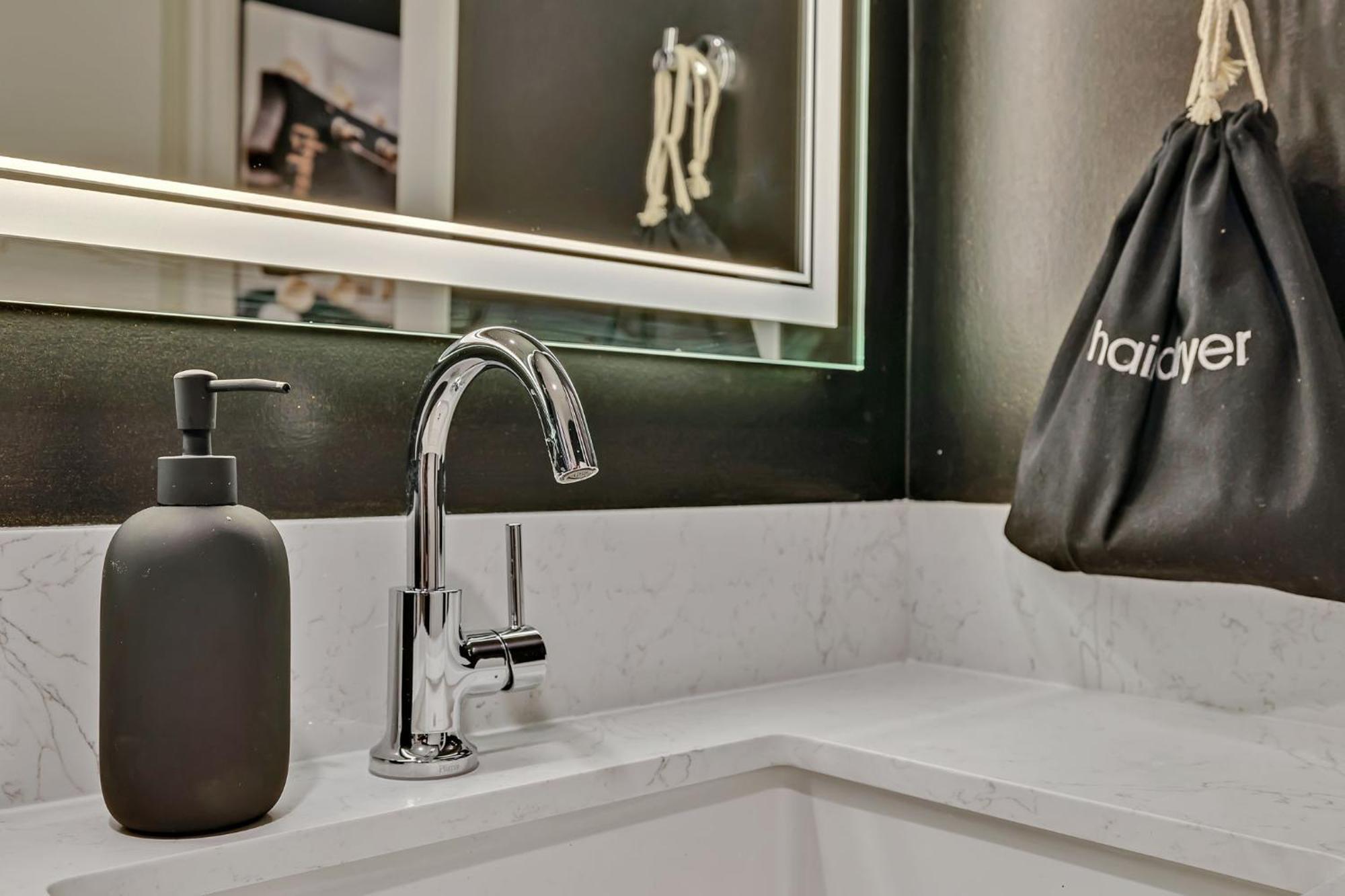 The Gibson In Music Walk To Broadway Nashville