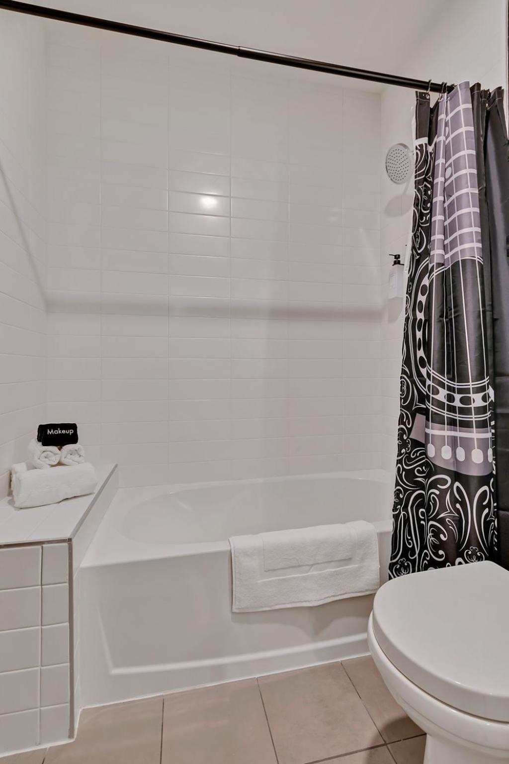 The Gibson In Music Walk To Broadway