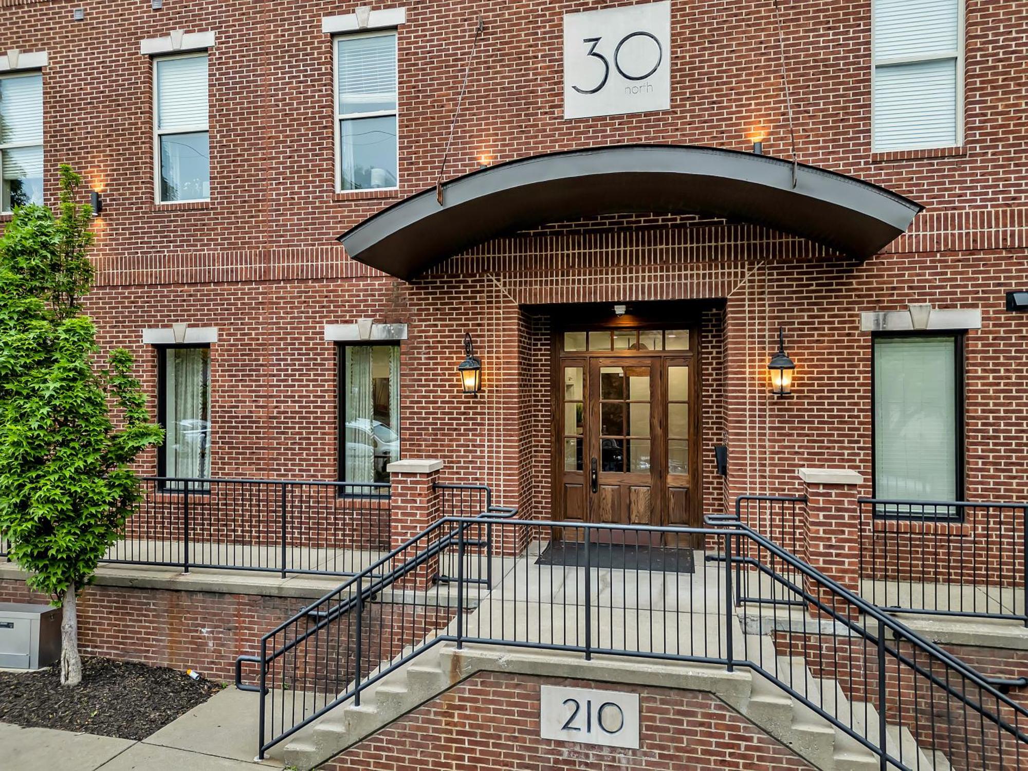 The Barrelhouse Loft In West End Near Vandy And Centennial Holiday home Nashville