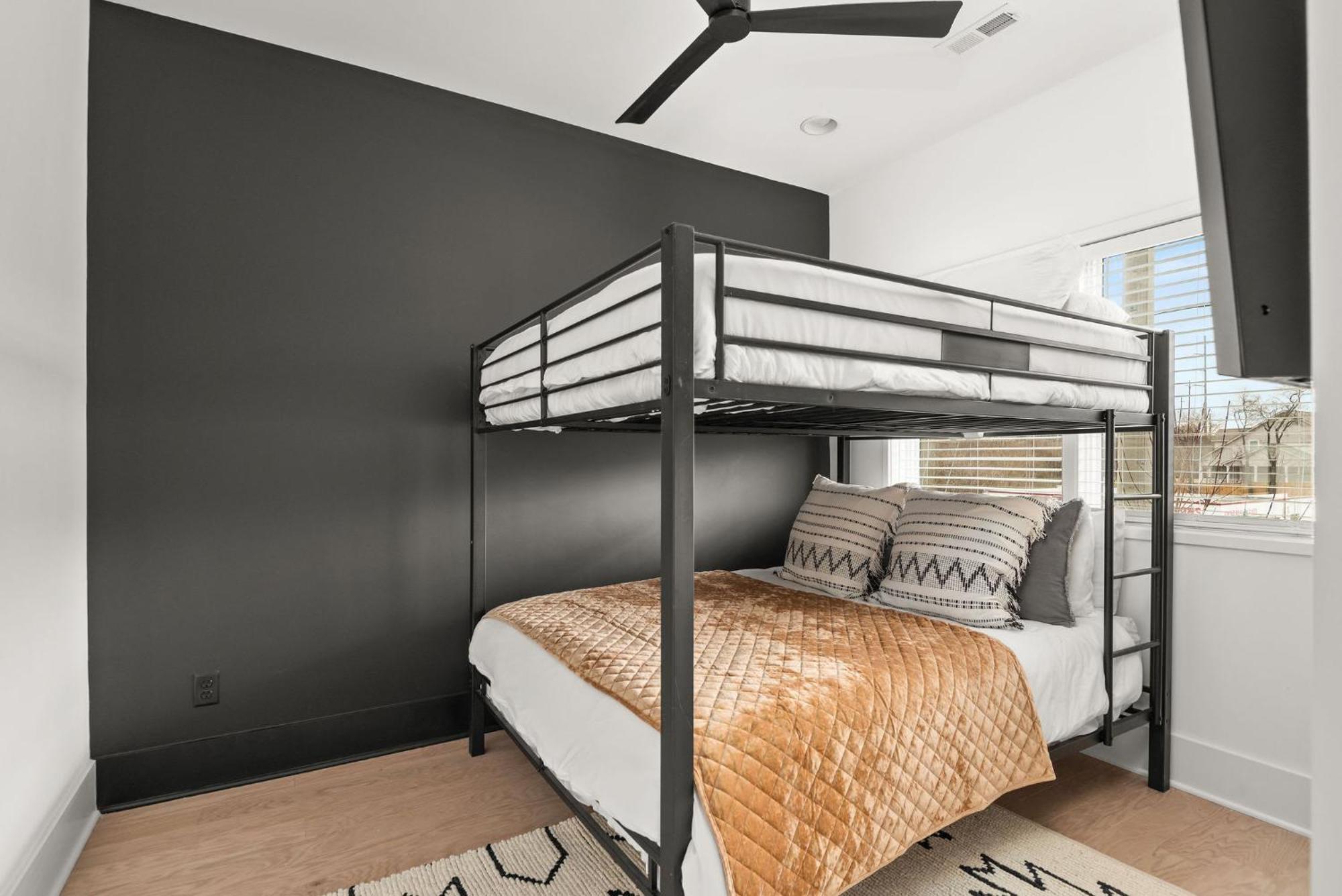 The Morgan Wallen Rooftop Luxury 4bd Holiday home Nashville