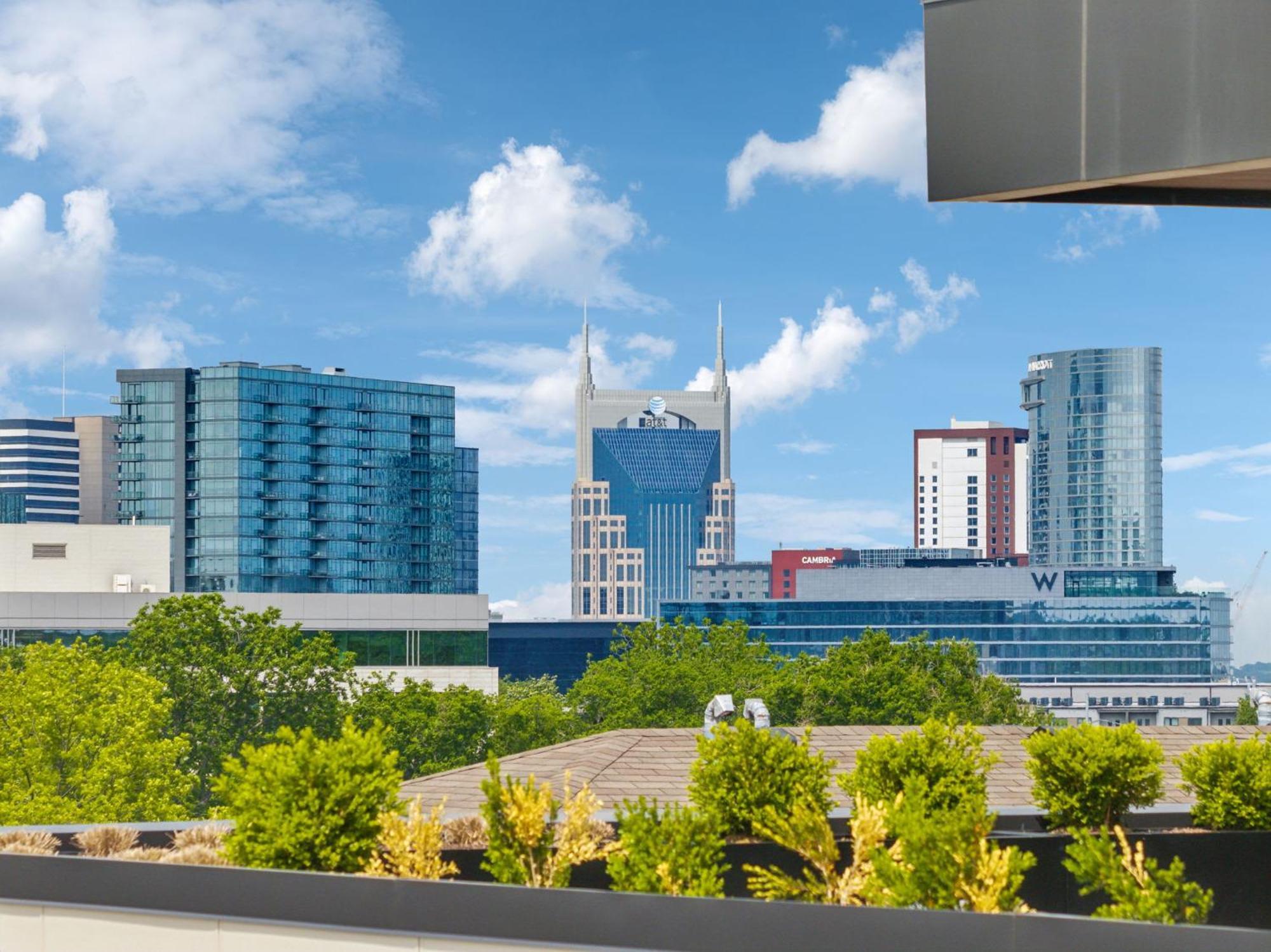 Heart Of Music Row Walk To Vanderbilt & Nashville