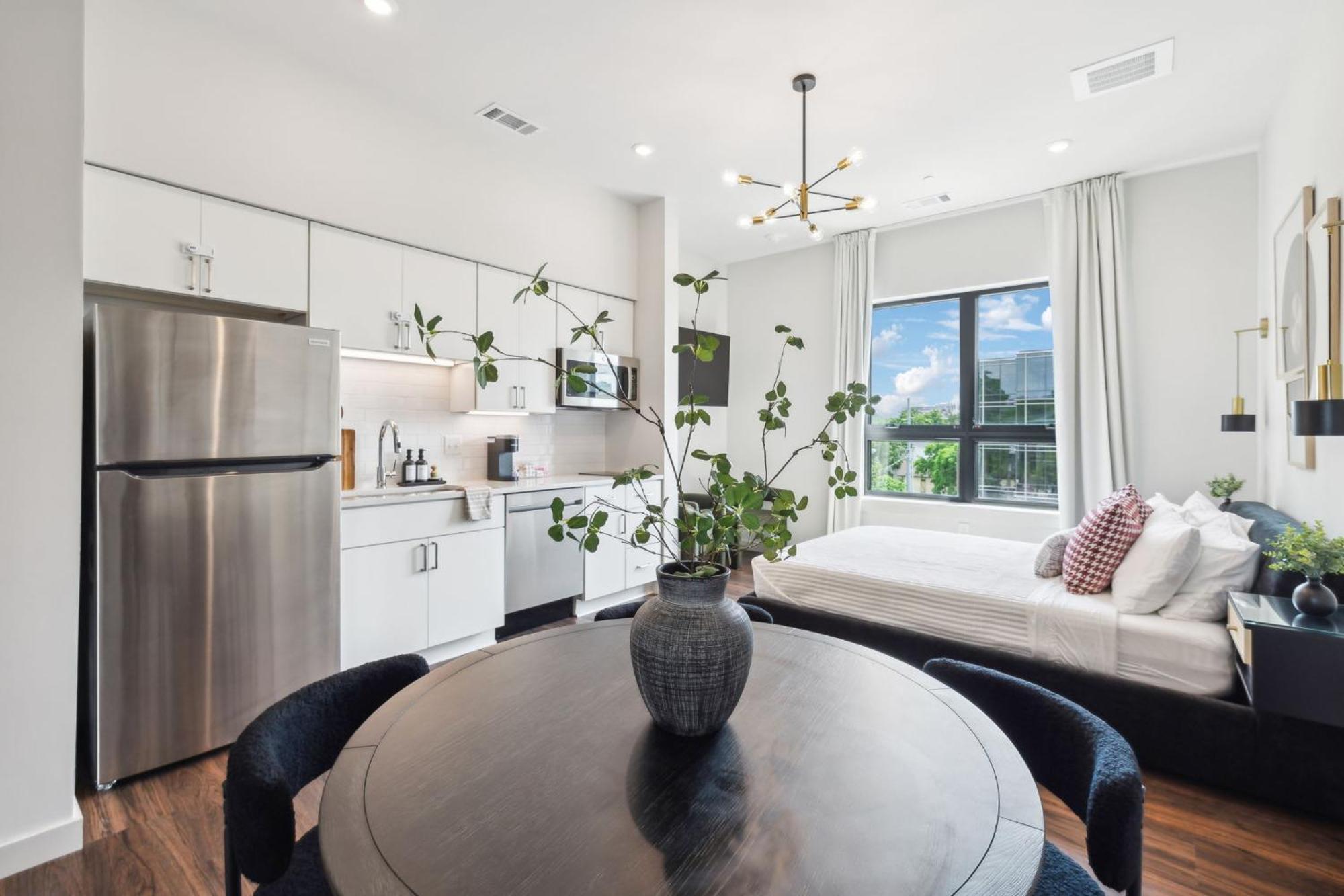 Heart Of Music Row Walk To Vanderbilt & *