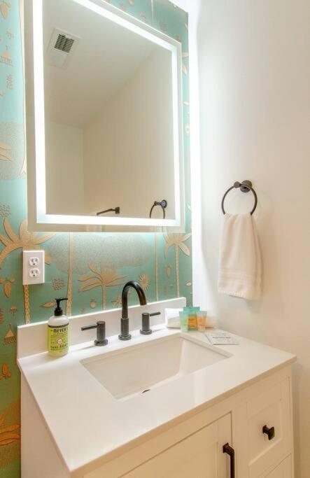 Nashoasis 10 Min To Dt, Gameroom, Huge Yard Nashville