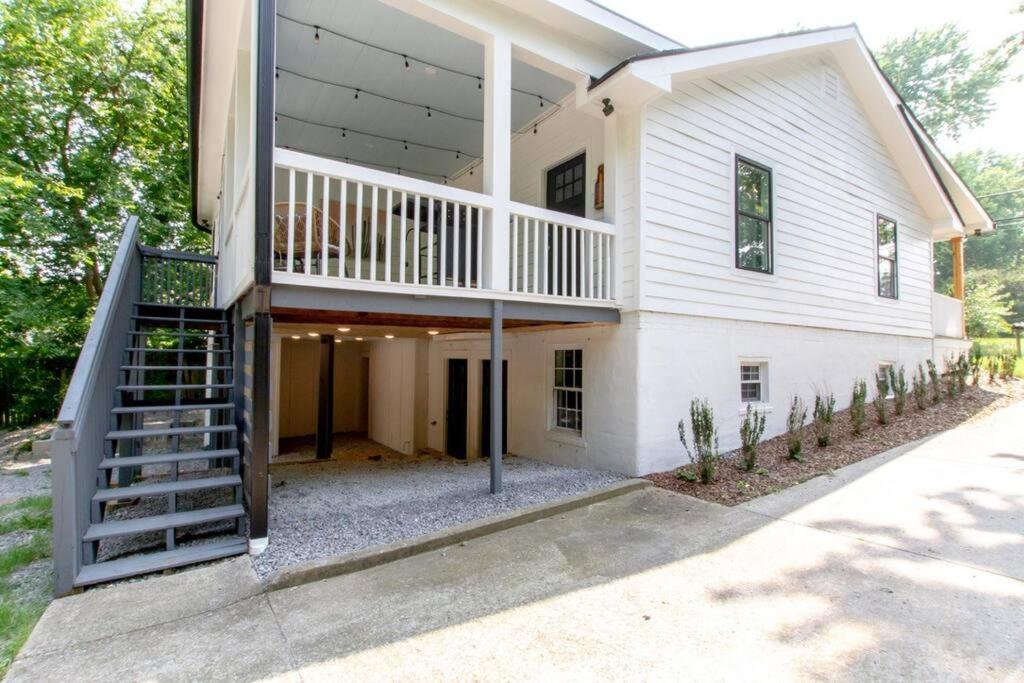 Nashoasis 10 Min To Dt, Gameroom, Huge Yard *