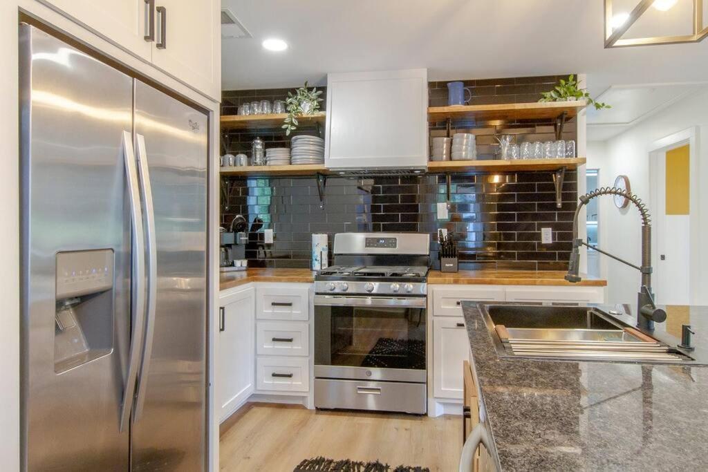 Nashoasis 10 Min To Dt, Gameroom, Huge Yard Holiday home Nashville