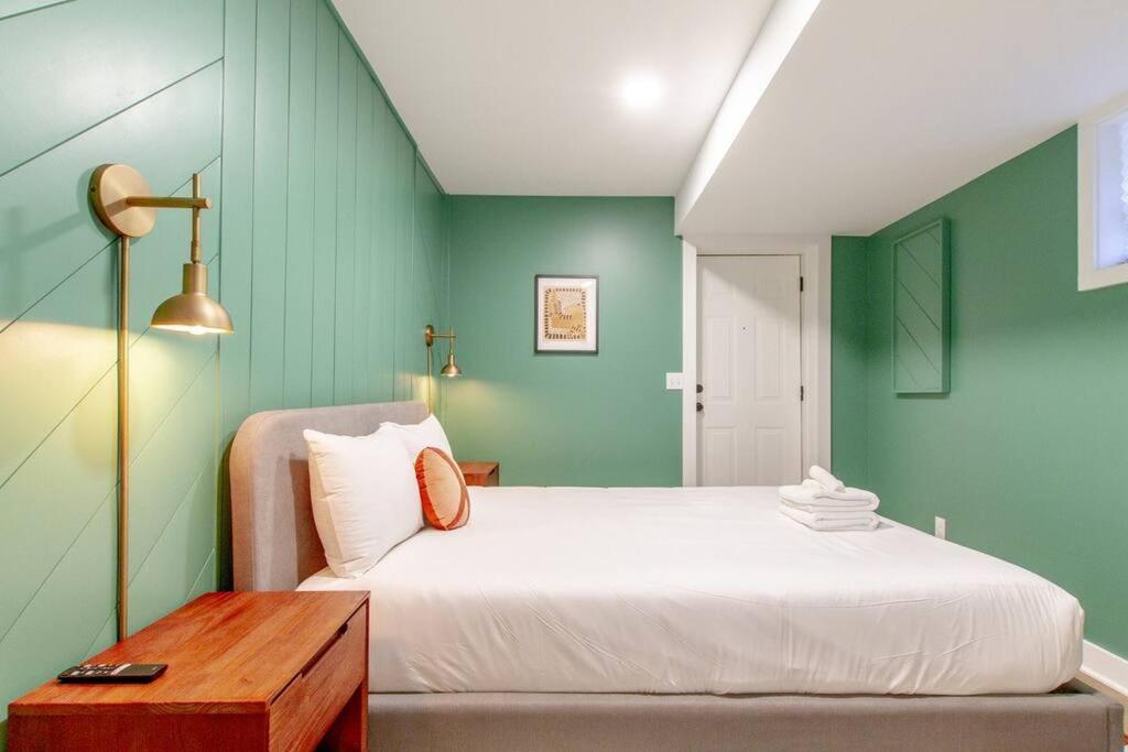 Nashoasis 10 Min To Dt, Gameroom, Huge Yard