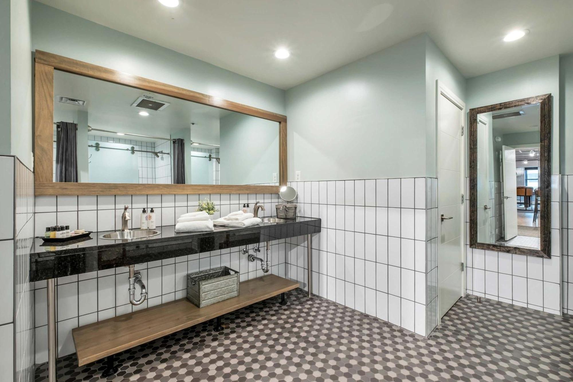 Honky Tonk 6 Bedroom By Maddox Apartment