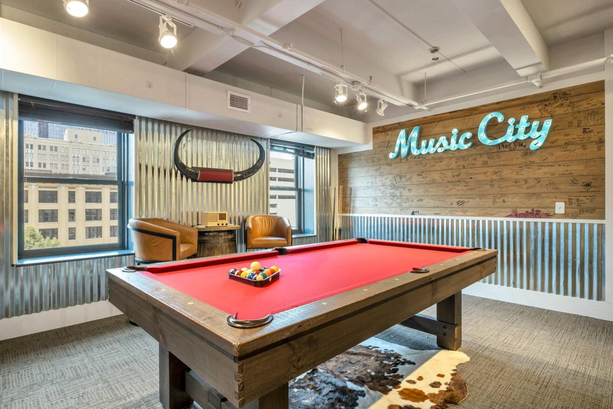 Apartment Honky Tonk 6 Bedroom By Maddox