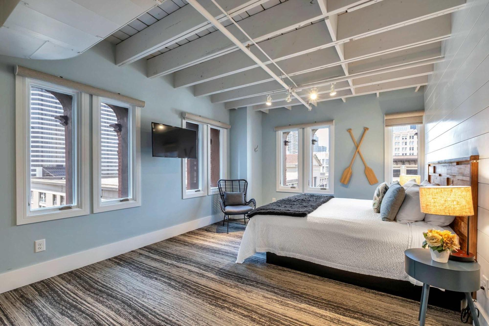 Skyline With Penthouse & Rooftop Deck 6br By Maddox