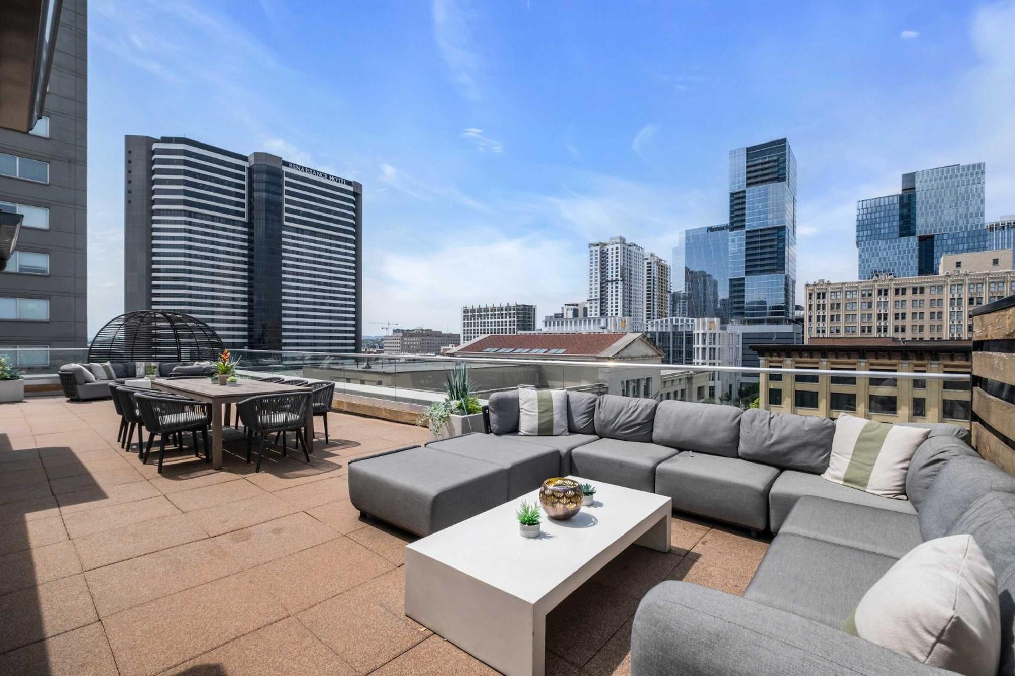 Apartment Skyline With Penthouse & Rooftop Deck 6br By Maddox *