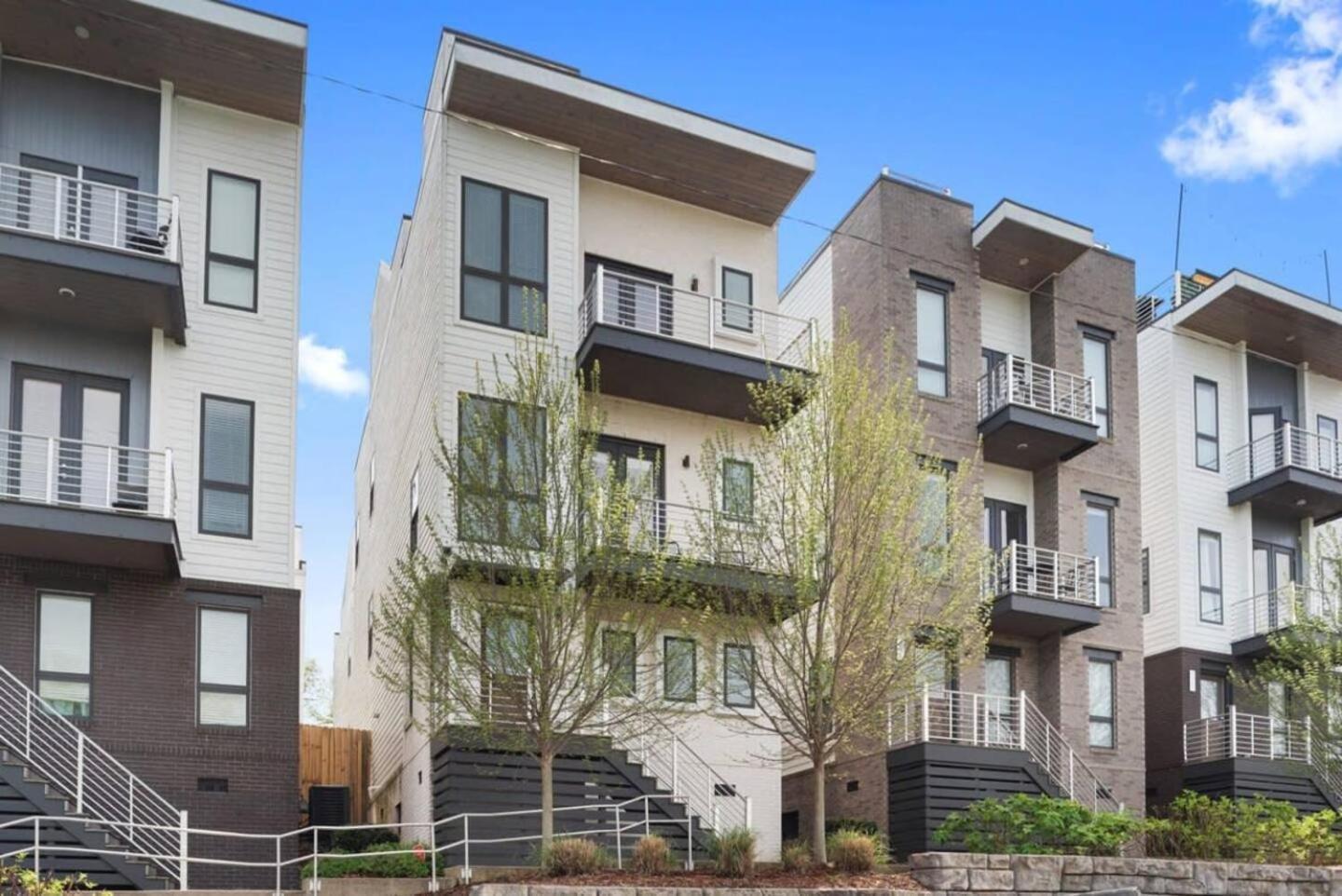 Holiday home New Upgrades! Private Rooftop Walk To Gulch *