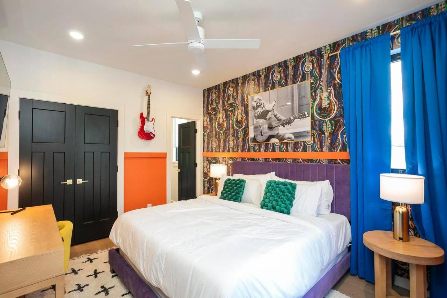 Holiday home Rooftop Hot Tub Walk To Cafes 15Mi To Downtown Nashville