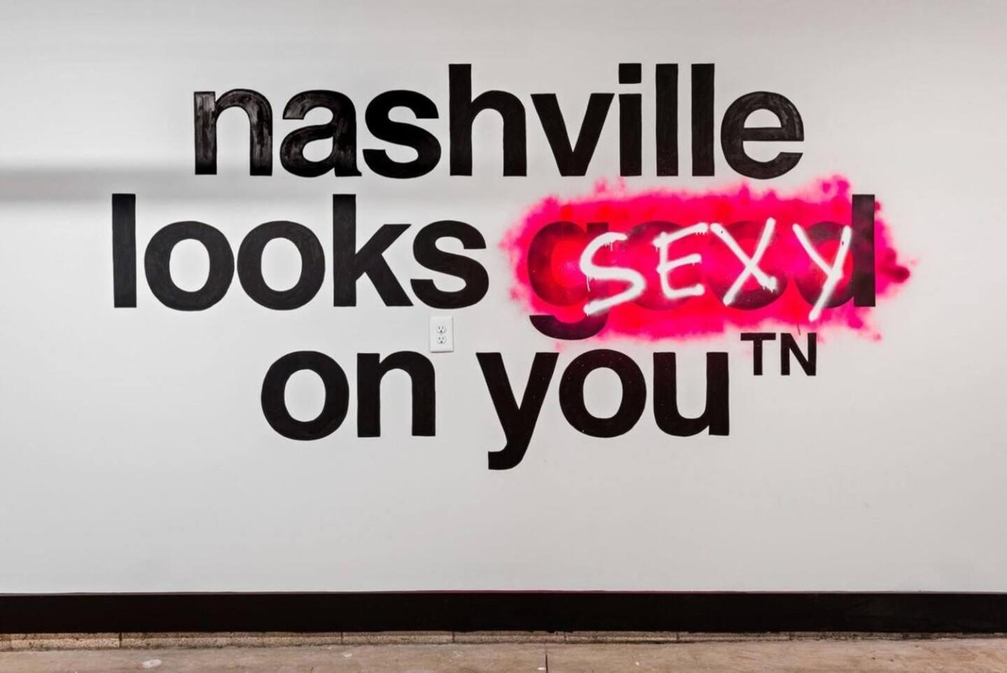 5 Star Stay! Rooftop Hot Tub Walk To Gulch Holiday home Nashville