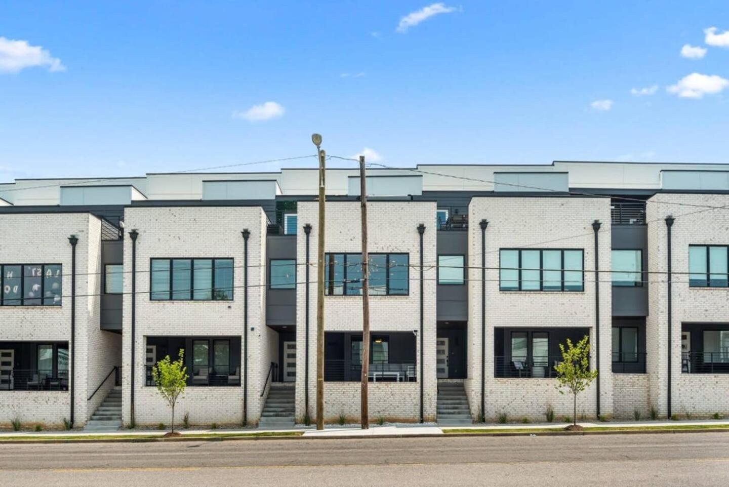 5 Star Stay! Rooftop Hot Tub Walk To Gulch Holiday home Nashville