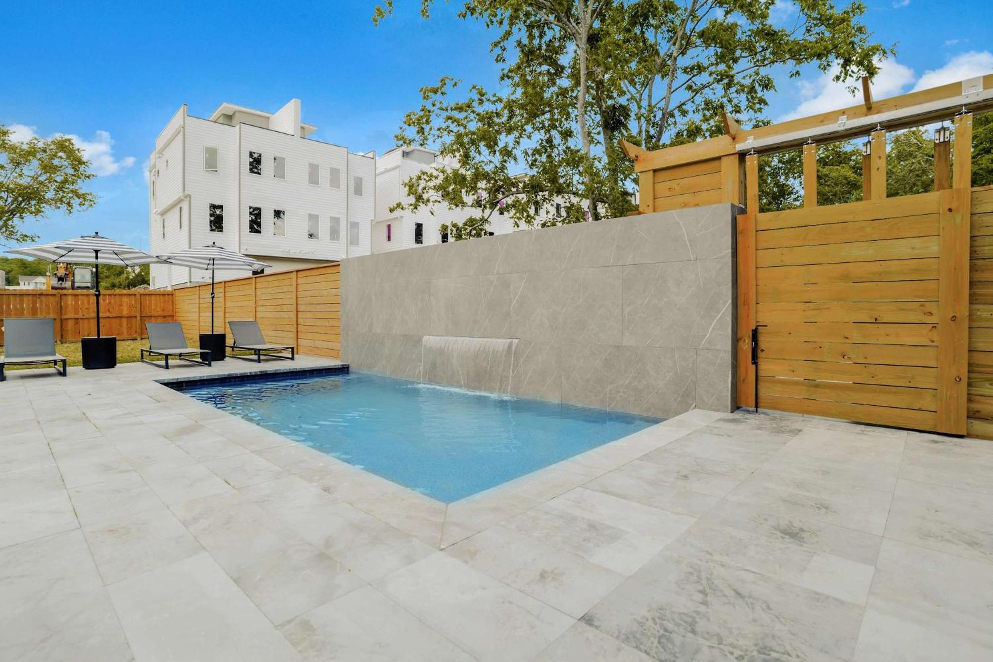 Stylish Multi-level Retreat Rooftop & Pool Table Nashville