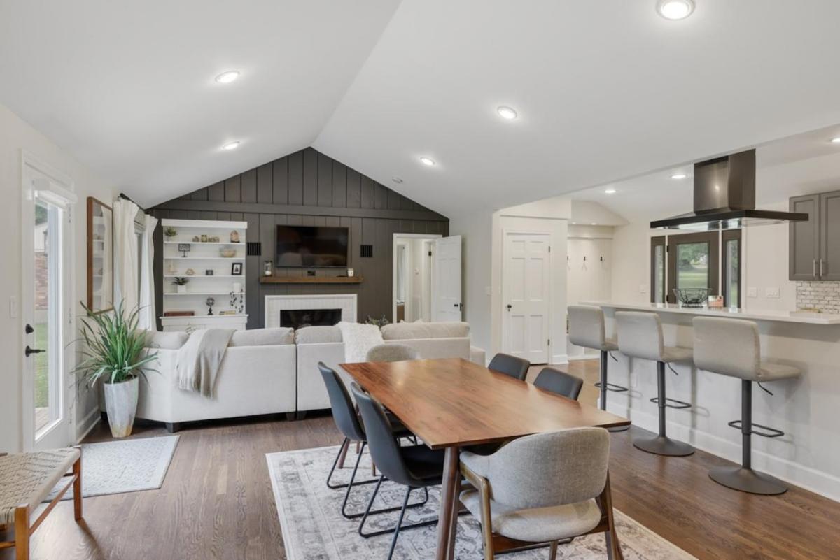 Modern Music Oasis Sauna & Spacious Yard Holiday home Nashville